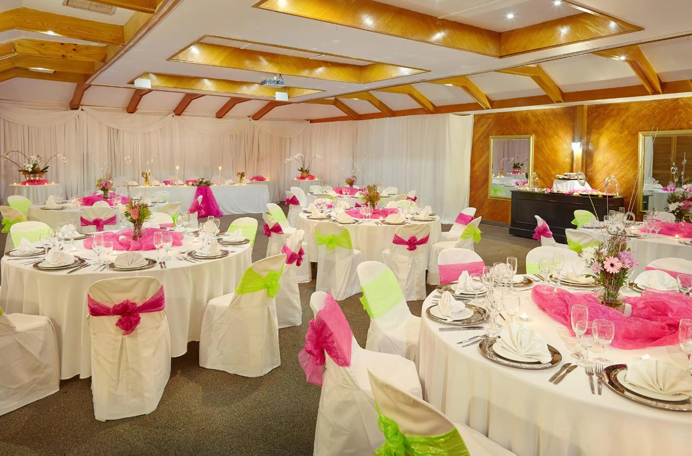 Business facilities in First Group La Montagne