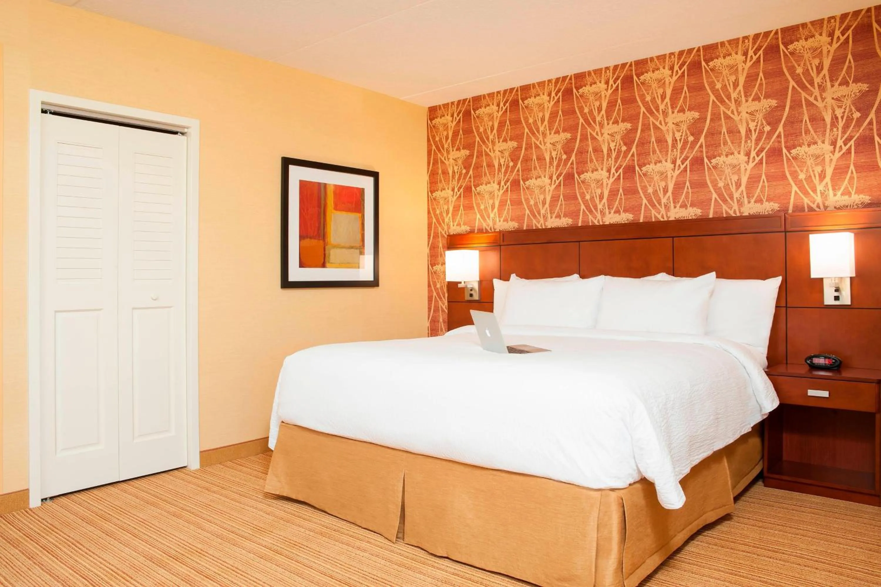 Photo of the whole room, Bed in Courtyard Peoria Downtown