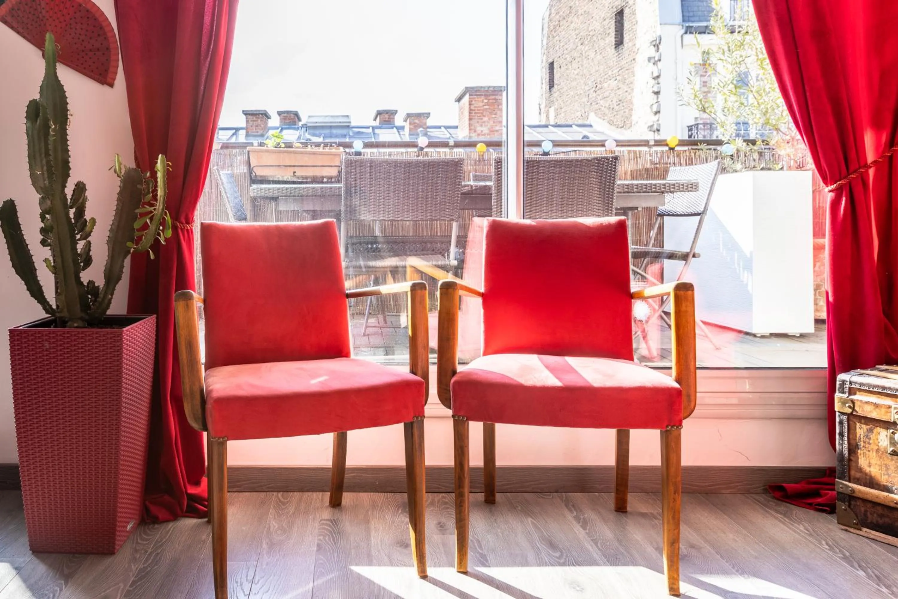 Communal lounge/ TV room in Chambre d'Amis - Chambres d'Hôtes-B&B-Guest House
