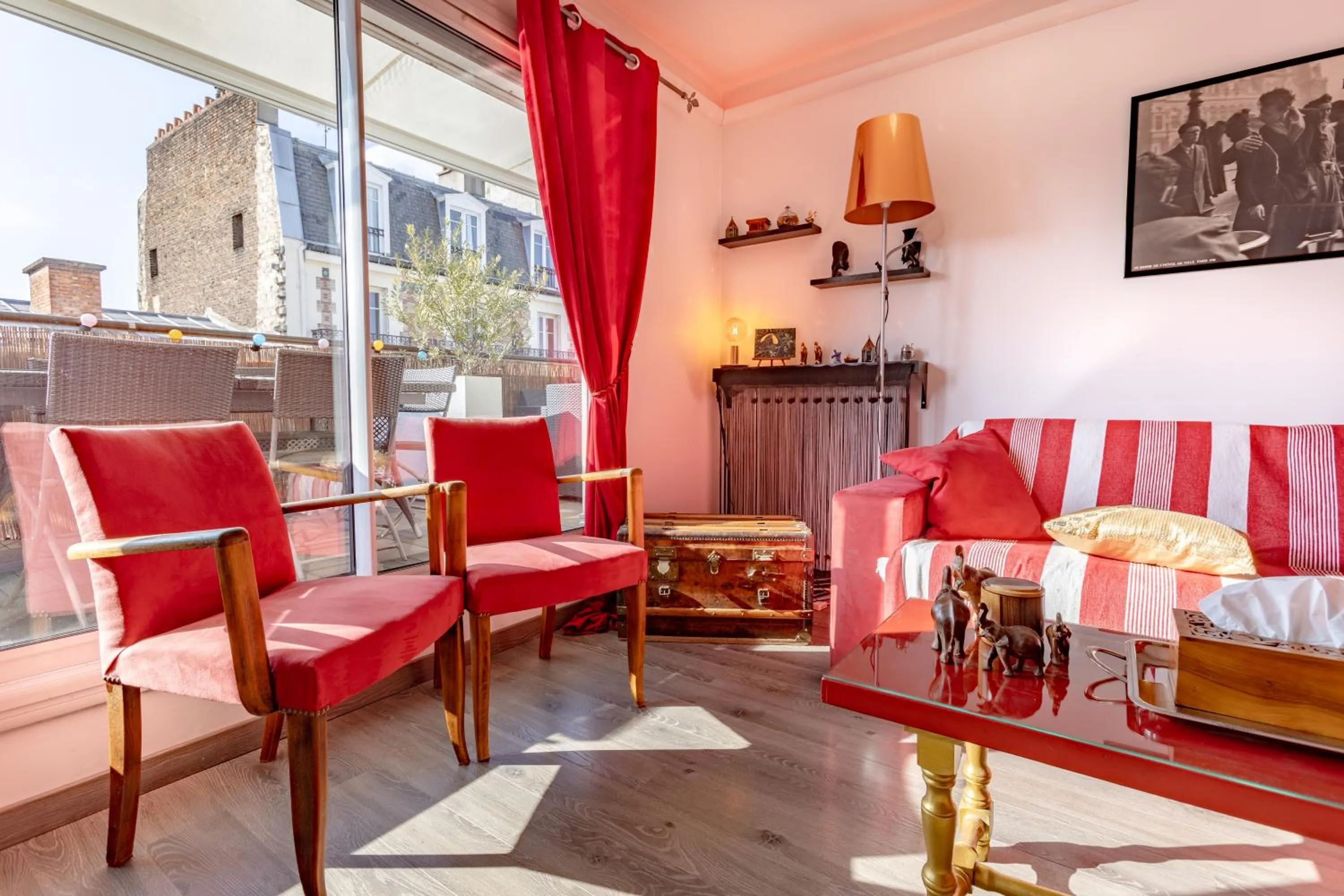 Communal lounge/ TV room in Chambre d'Amis - Chambres d'Hôtes-B&B-Guest House