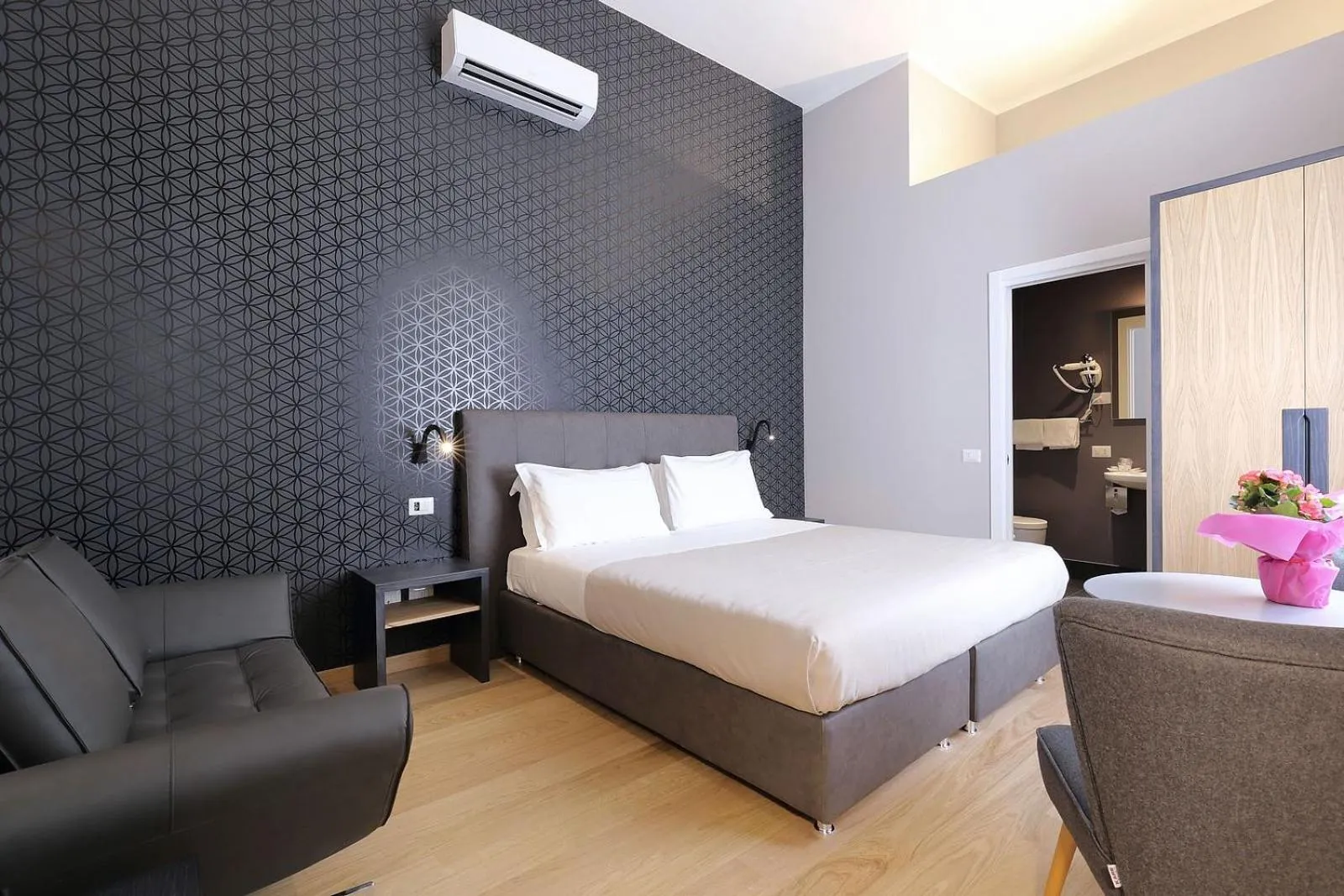 Photo of the whole room, Bed in Residenza D'Epoca Al Numero 8