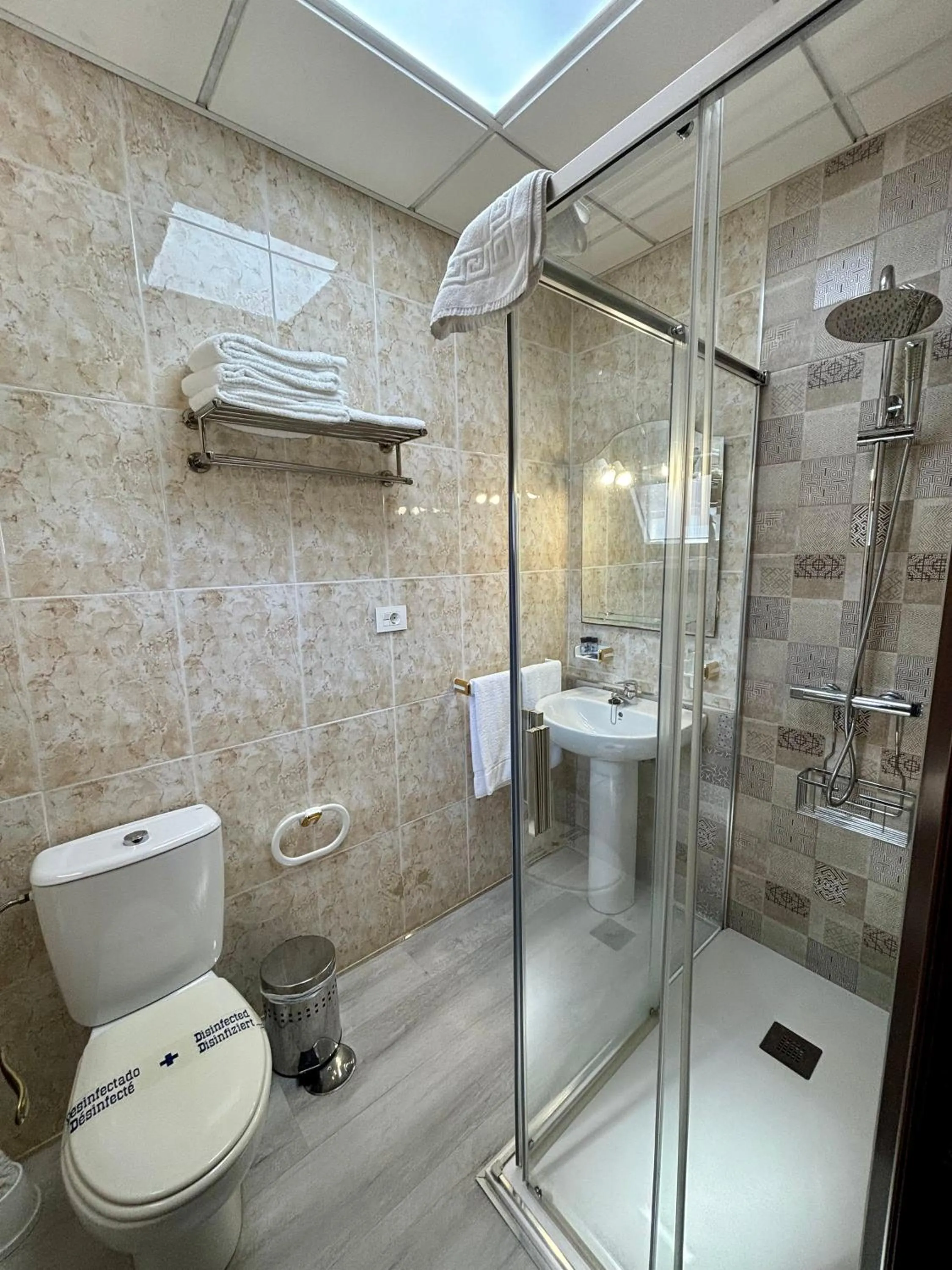 Shower in Hotel Vasco Da Gama