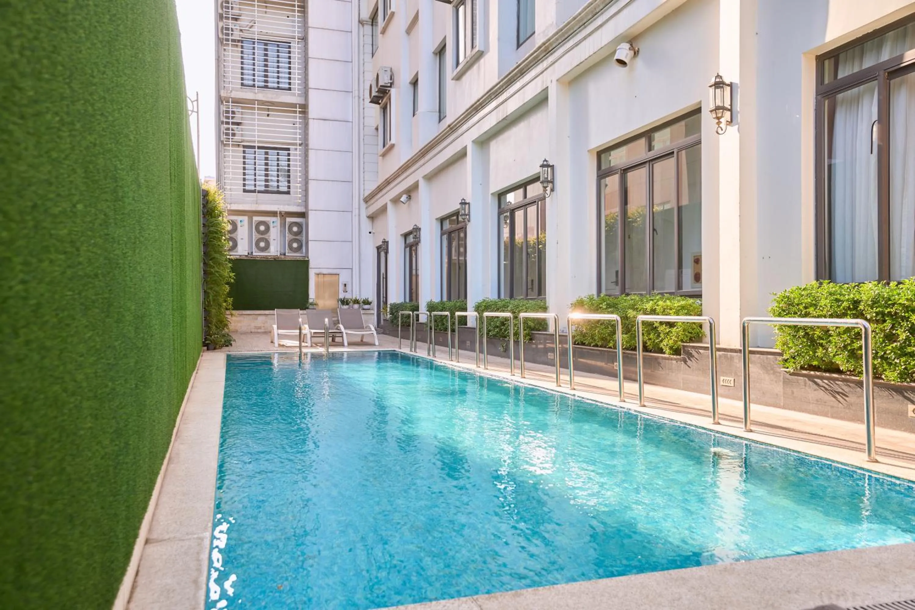 Swimming pool in Le Haute Hotel Hai Phong