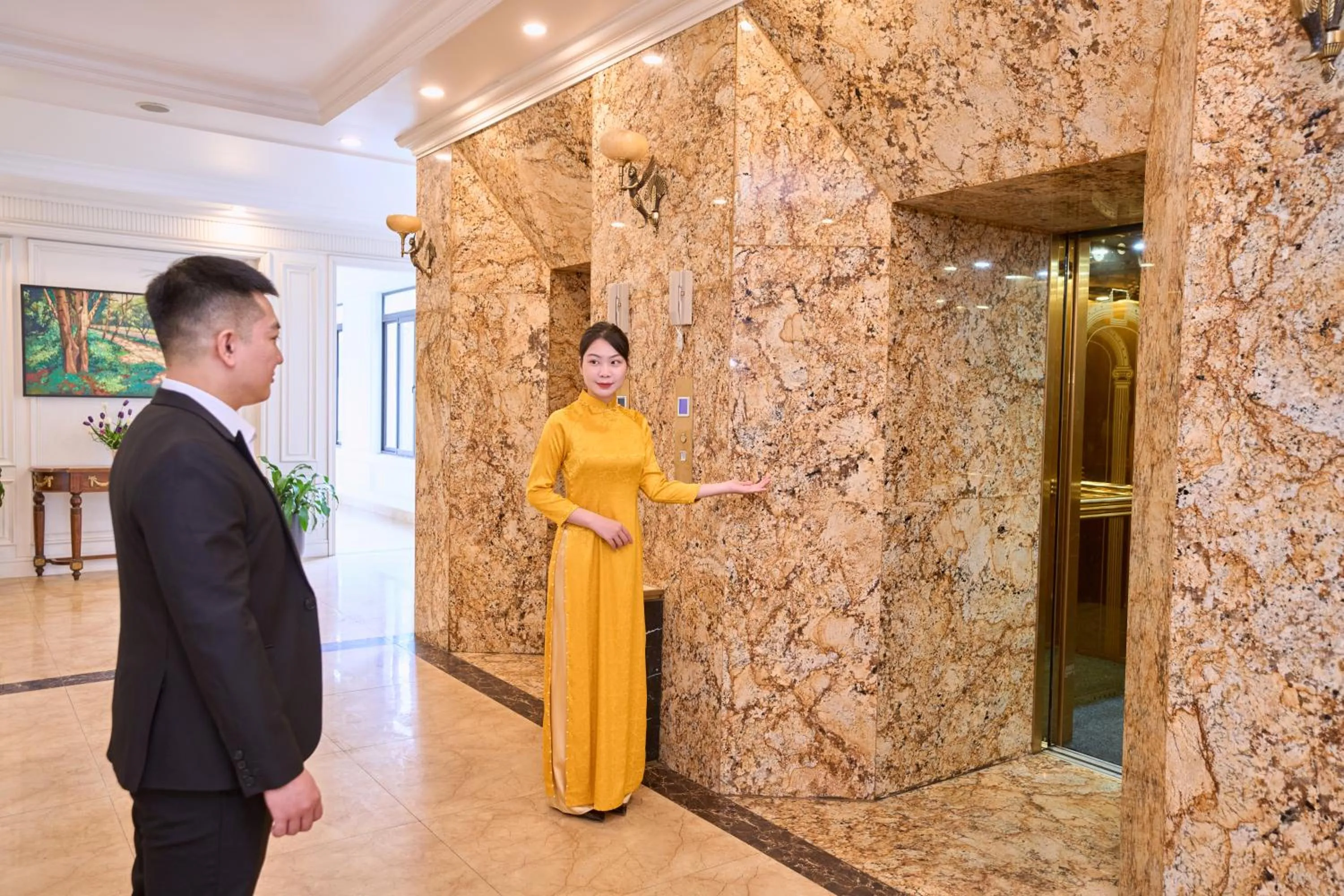 elevator in Le Haute Hotel Hai Phong