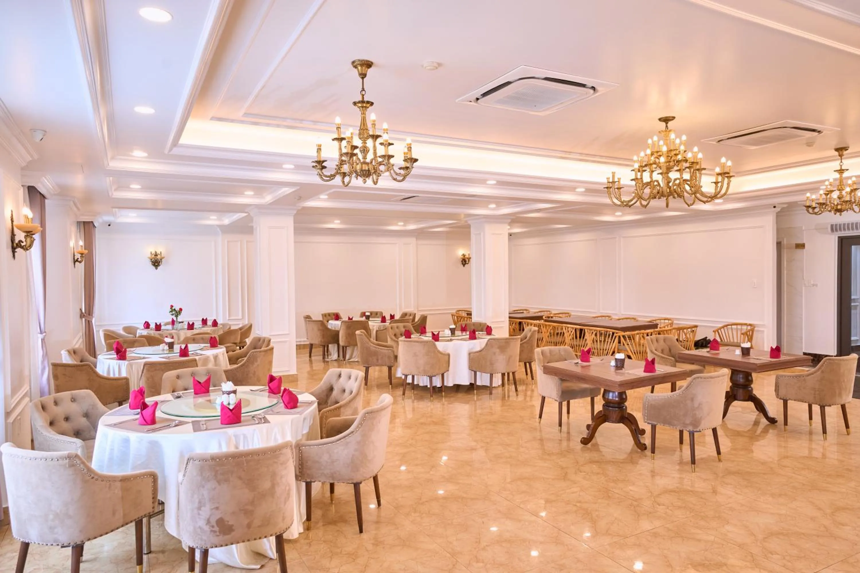 Restaurant/places to eat in Le Haute Hotel Hai Phong