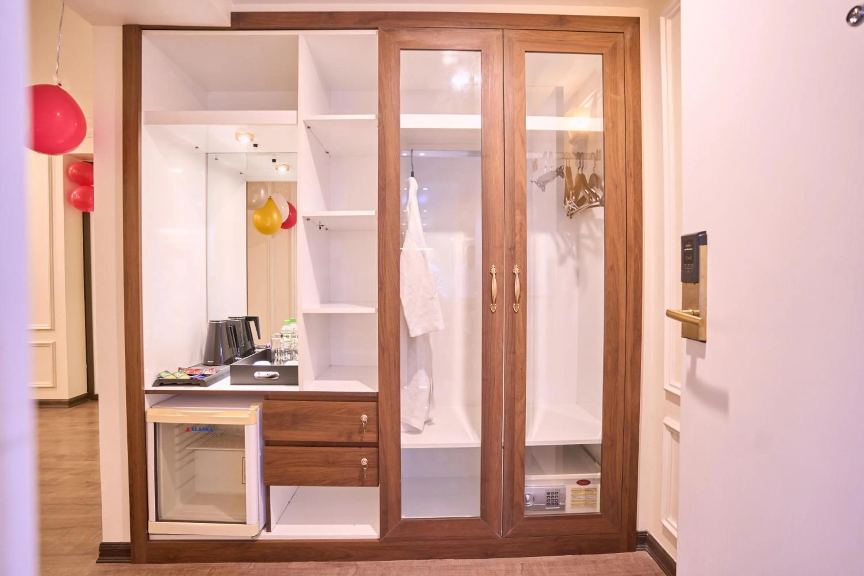 wardrobe in Le Haute Hotel Hai Phong