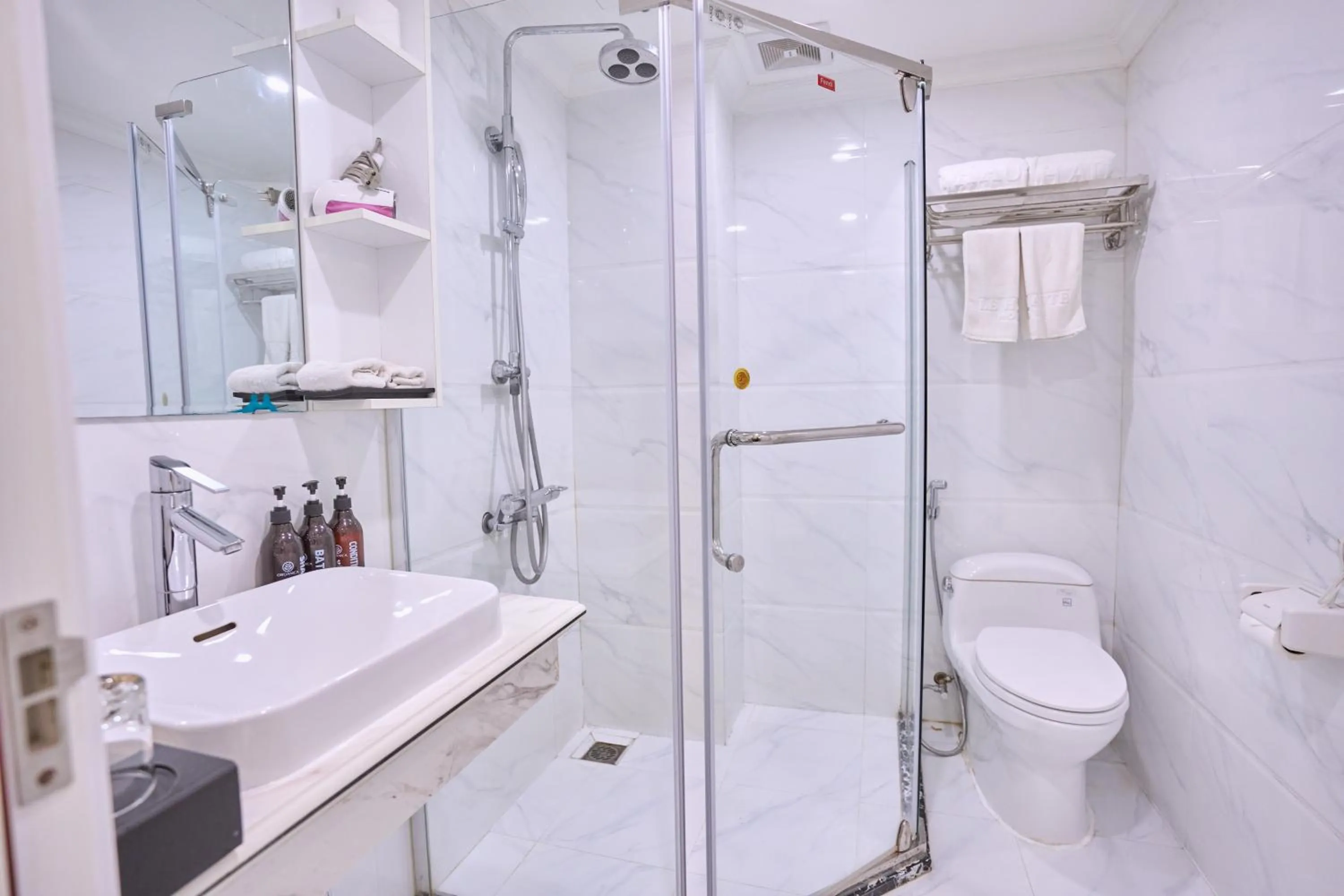 Shower in Le Haute Hotel Hai Phong