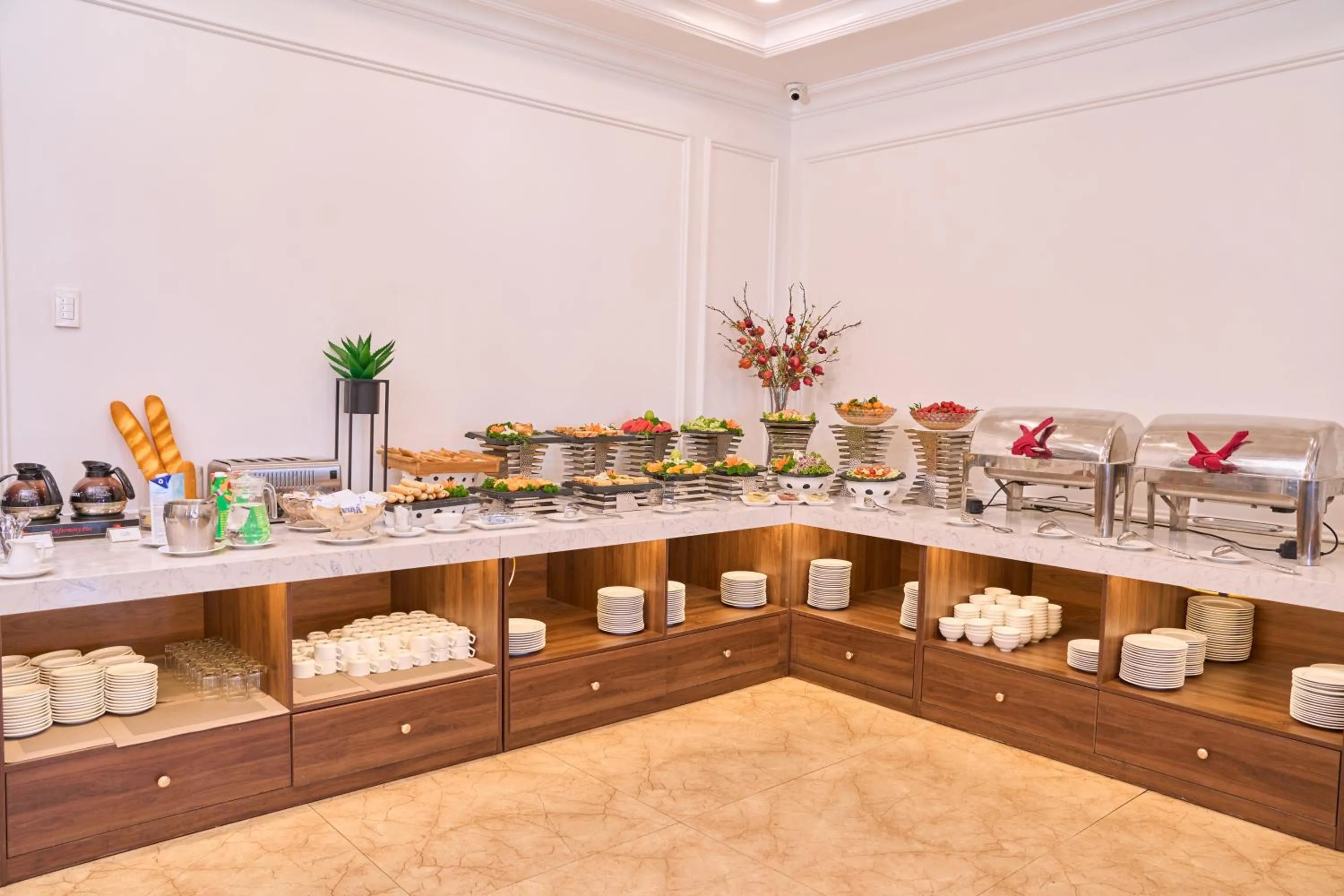 Buffet breakfast in Le Haute Hotel Hai Phong