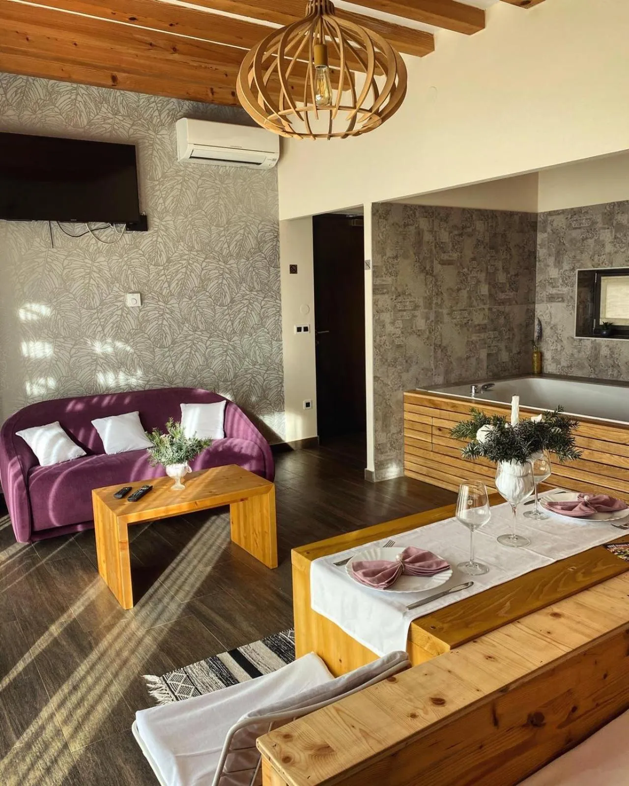 Hot Tub in Zagreb Camp Bungalows