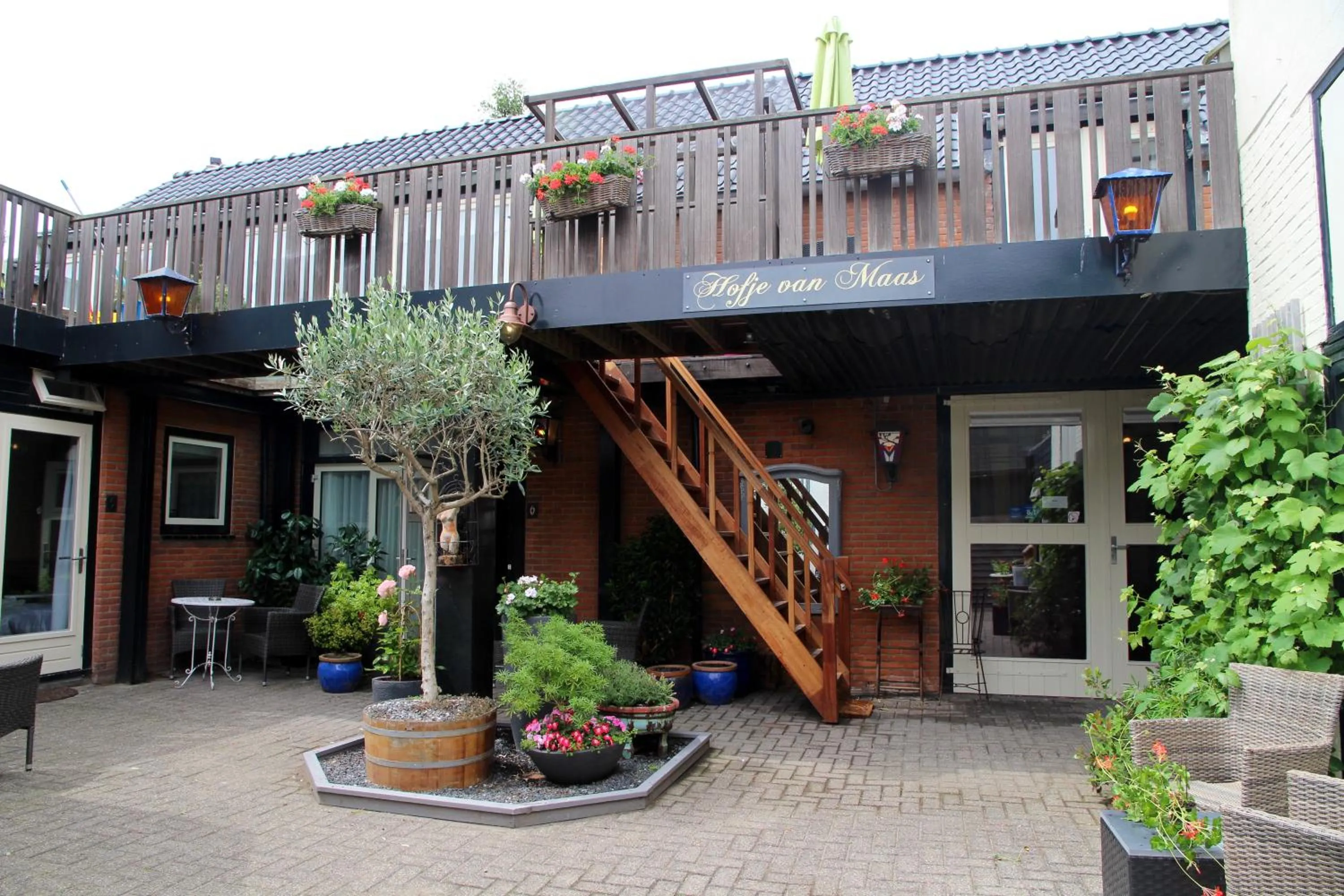 Property building in Hofje van Maas