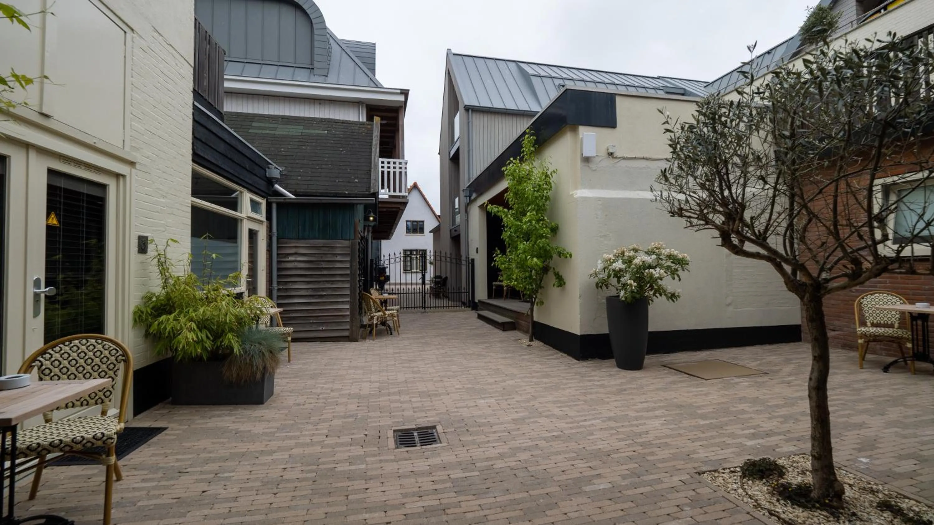 Inner courtyard view in Hofje van Maas