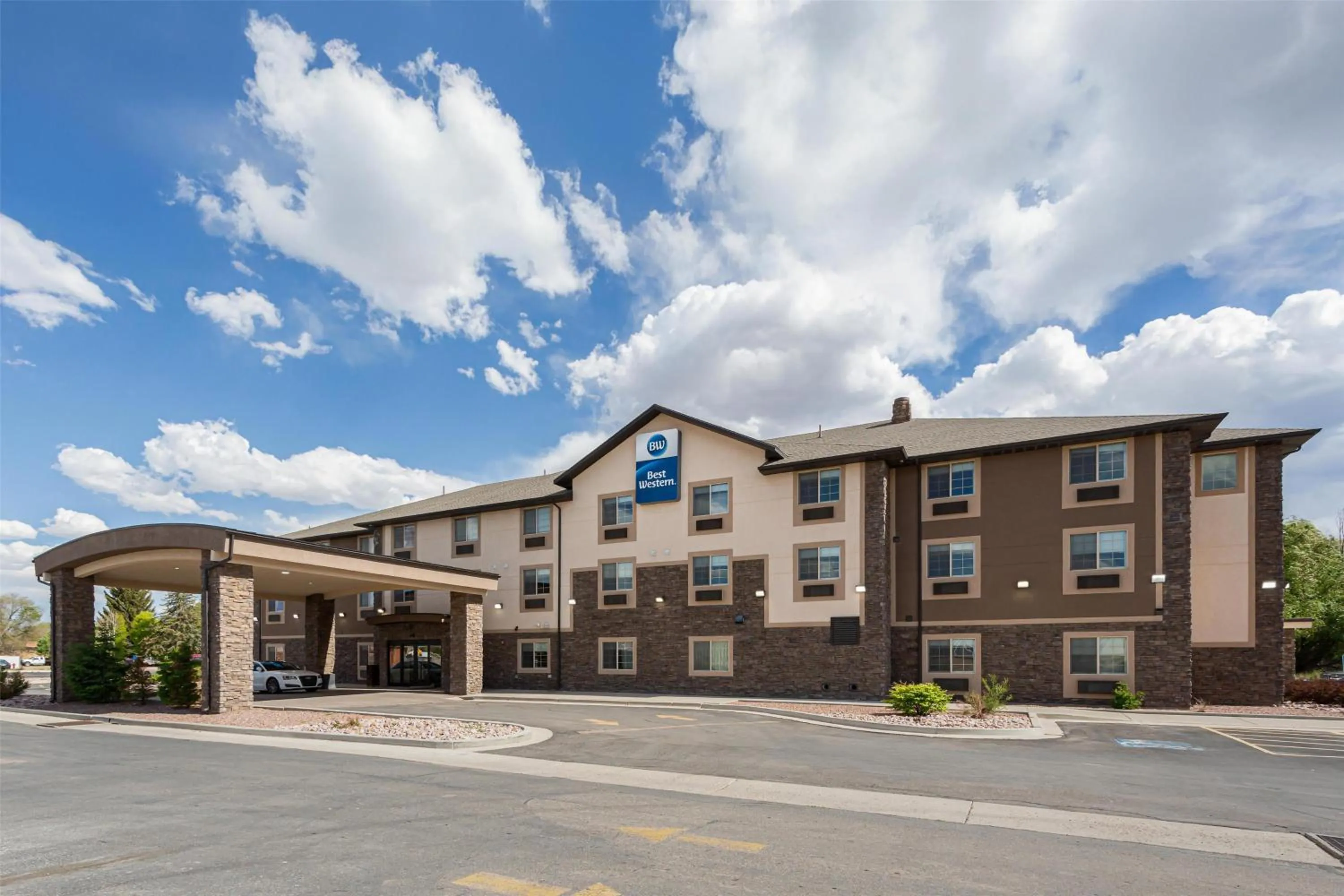 Property building in Best Western Duchesne Inn