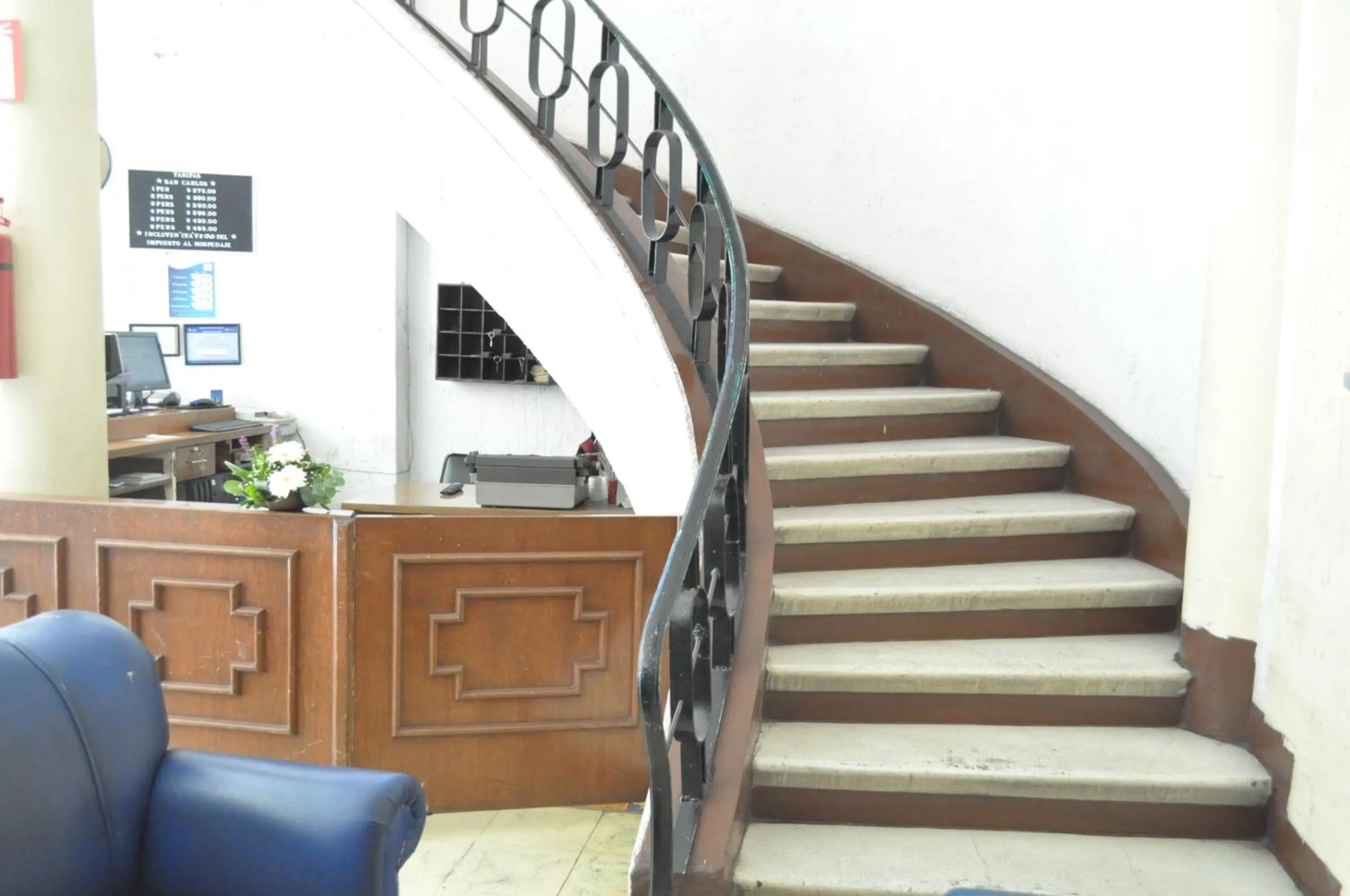 Communal lounge/ TV room in Hotel San Carlos