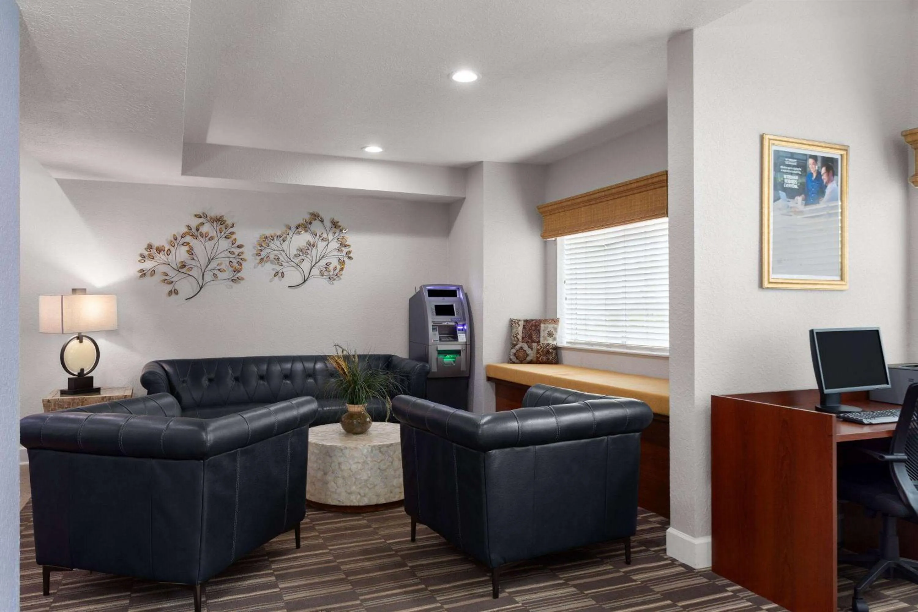 Communal lounge/ TV room in Microtel Inn and Suites - Zephyrhills