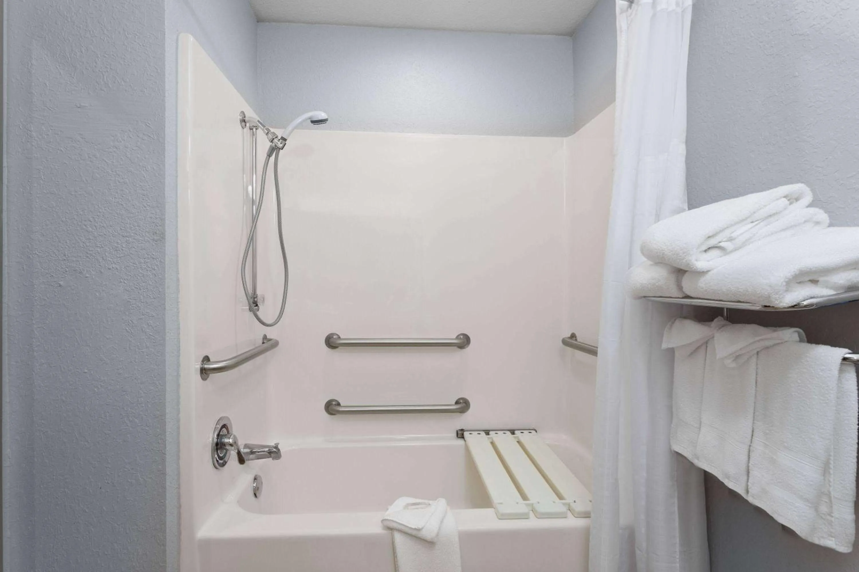 Bathroom in Microtel Inn and Suites - Zephyrhills