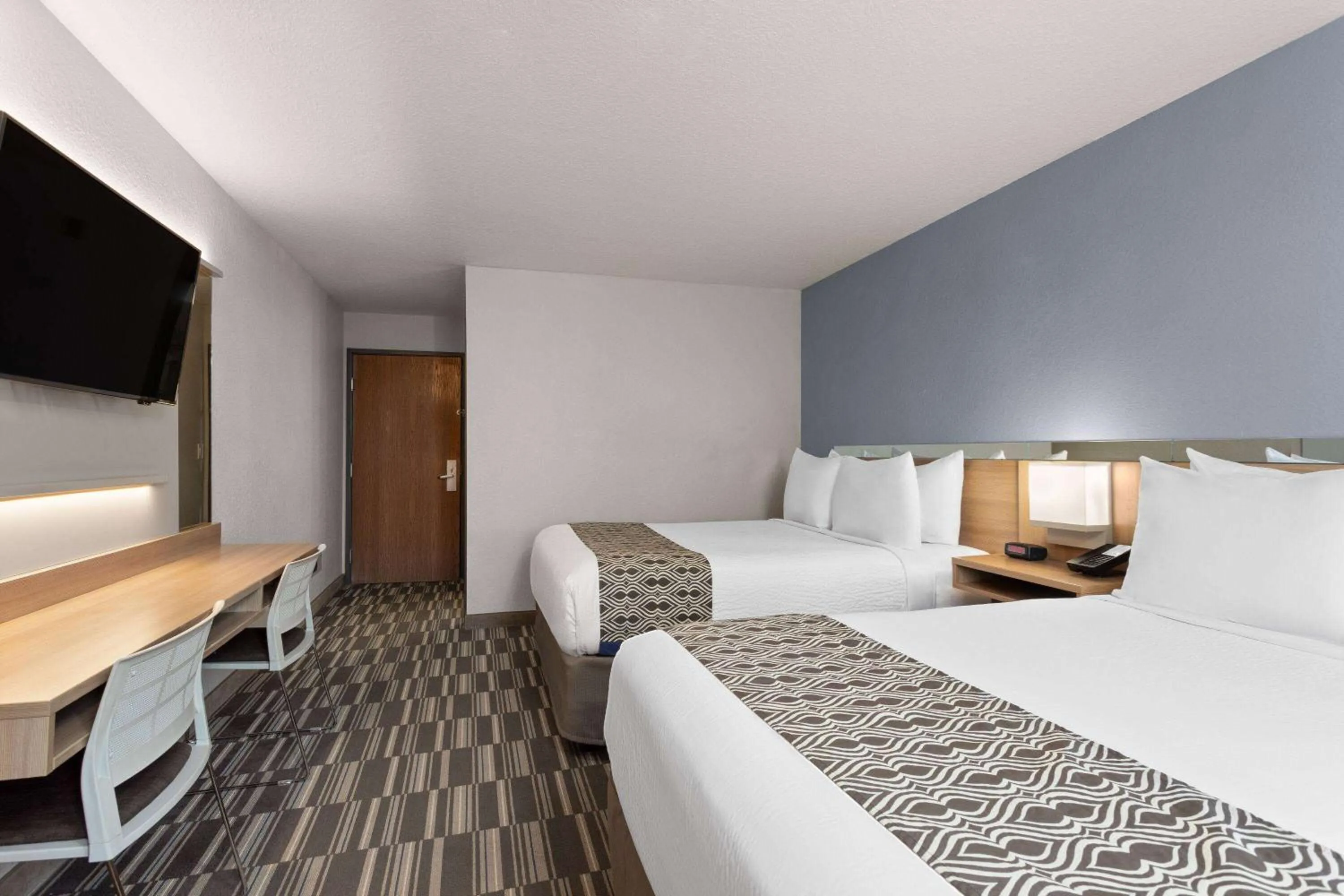 Photo of the whole room, Bed in Microtel Inn and Suites - Zephyrhills