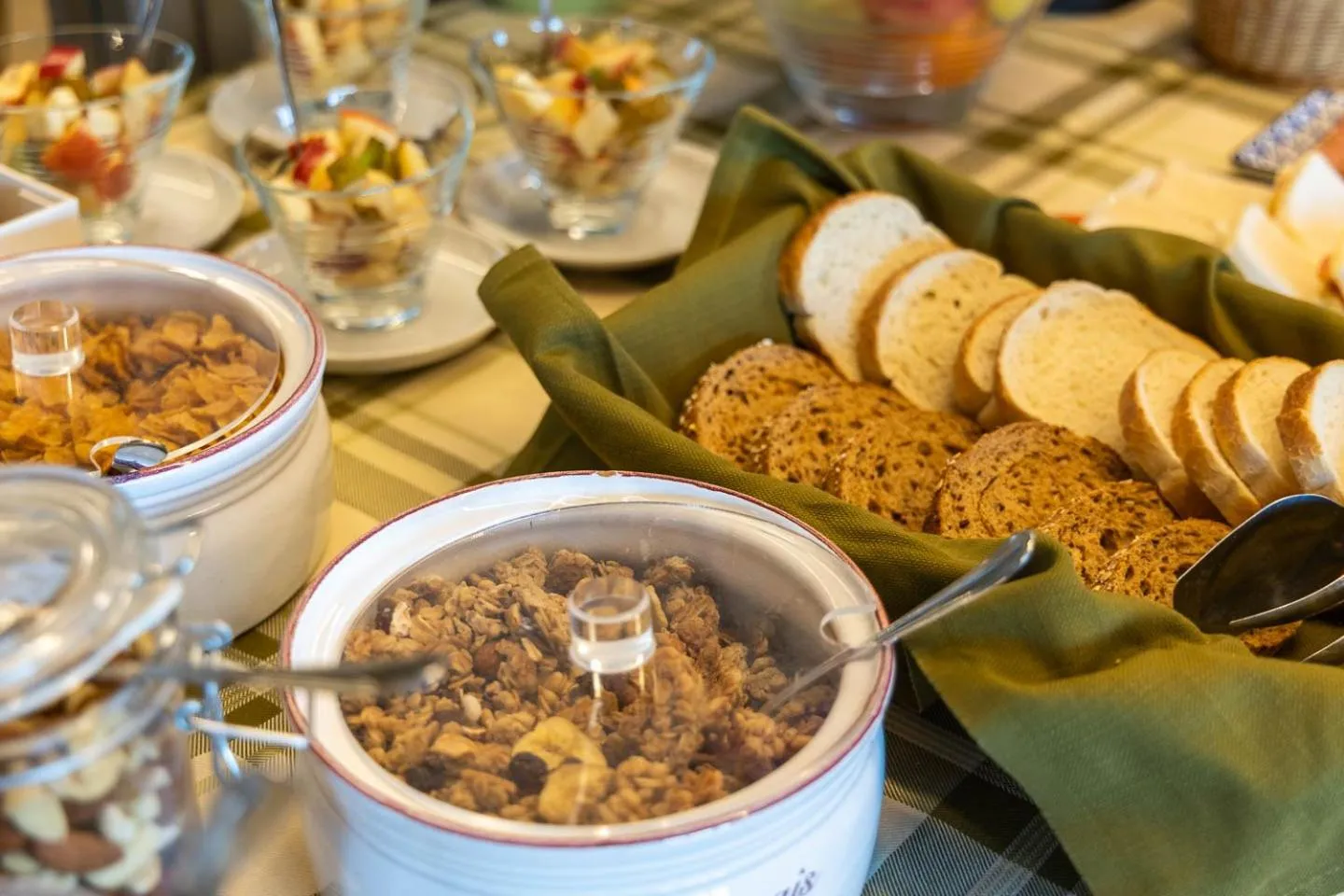 Buffet breakfast in Tuscasì Aparthotel