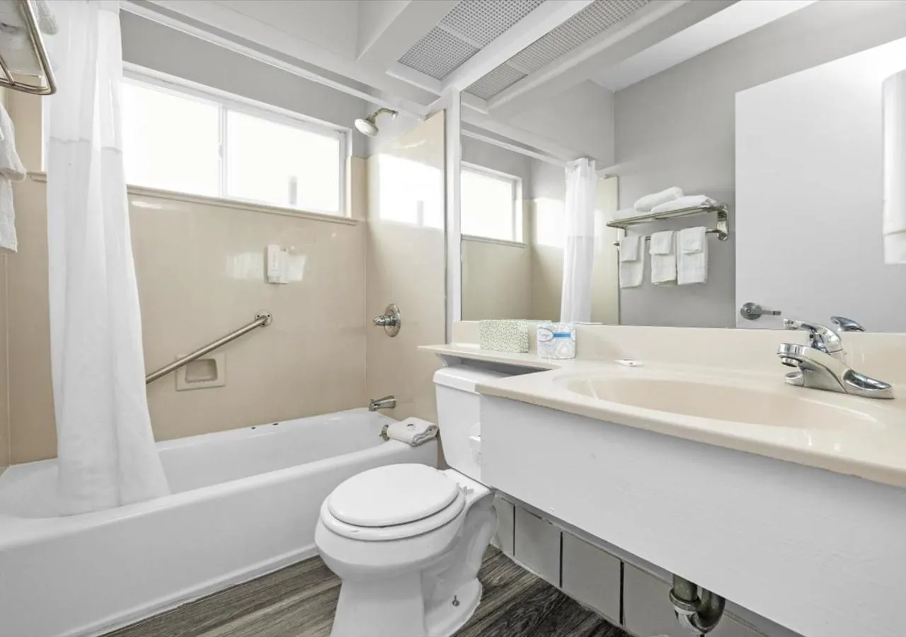 Toilet in Motel 6 San Francisco, CA Great Highway