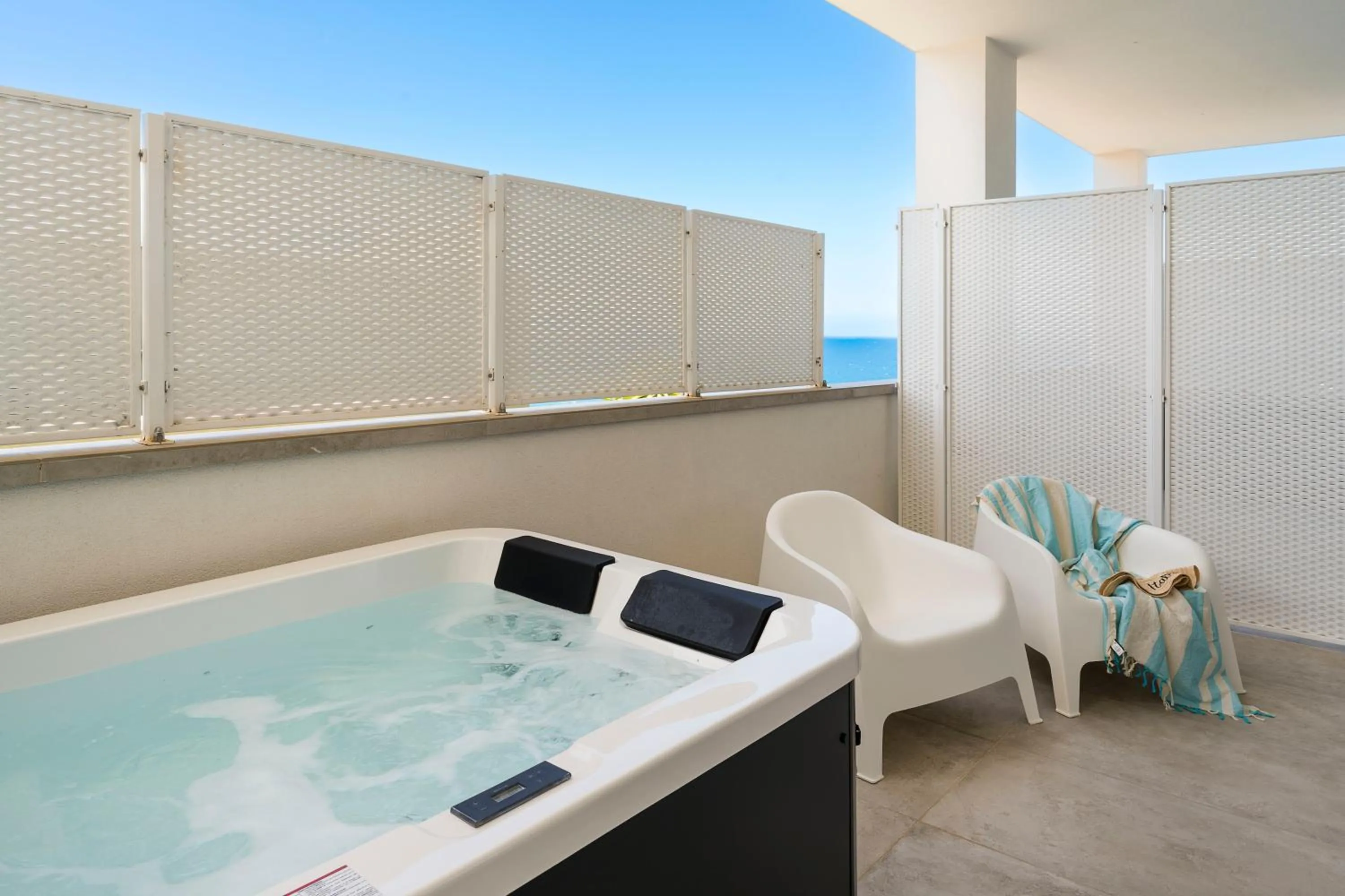 Hot Tub in Emerald Hotel Residence Cefalù