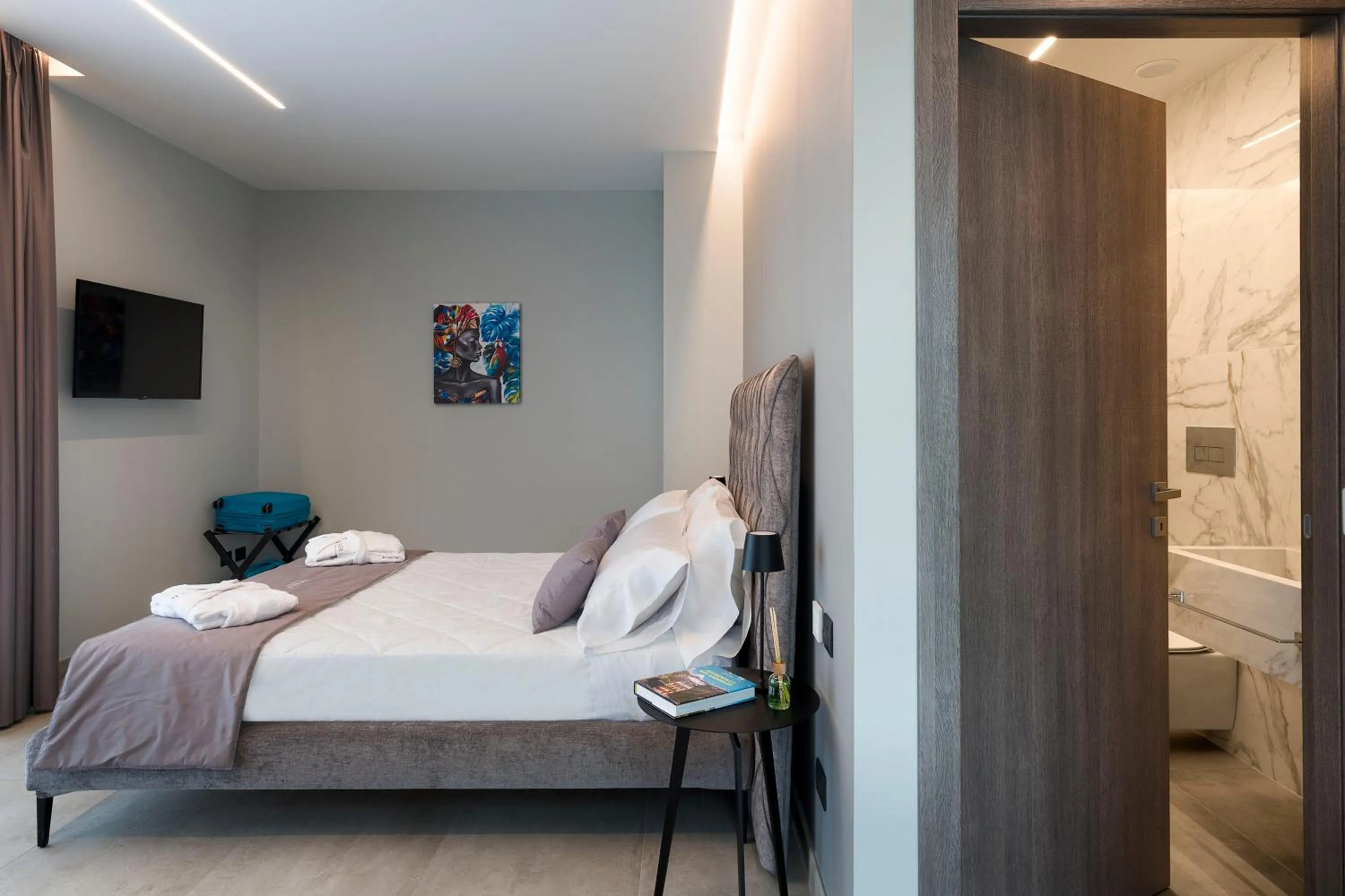 Photo of the whole room, Bed in Emerald Hotel Residence Cefalù