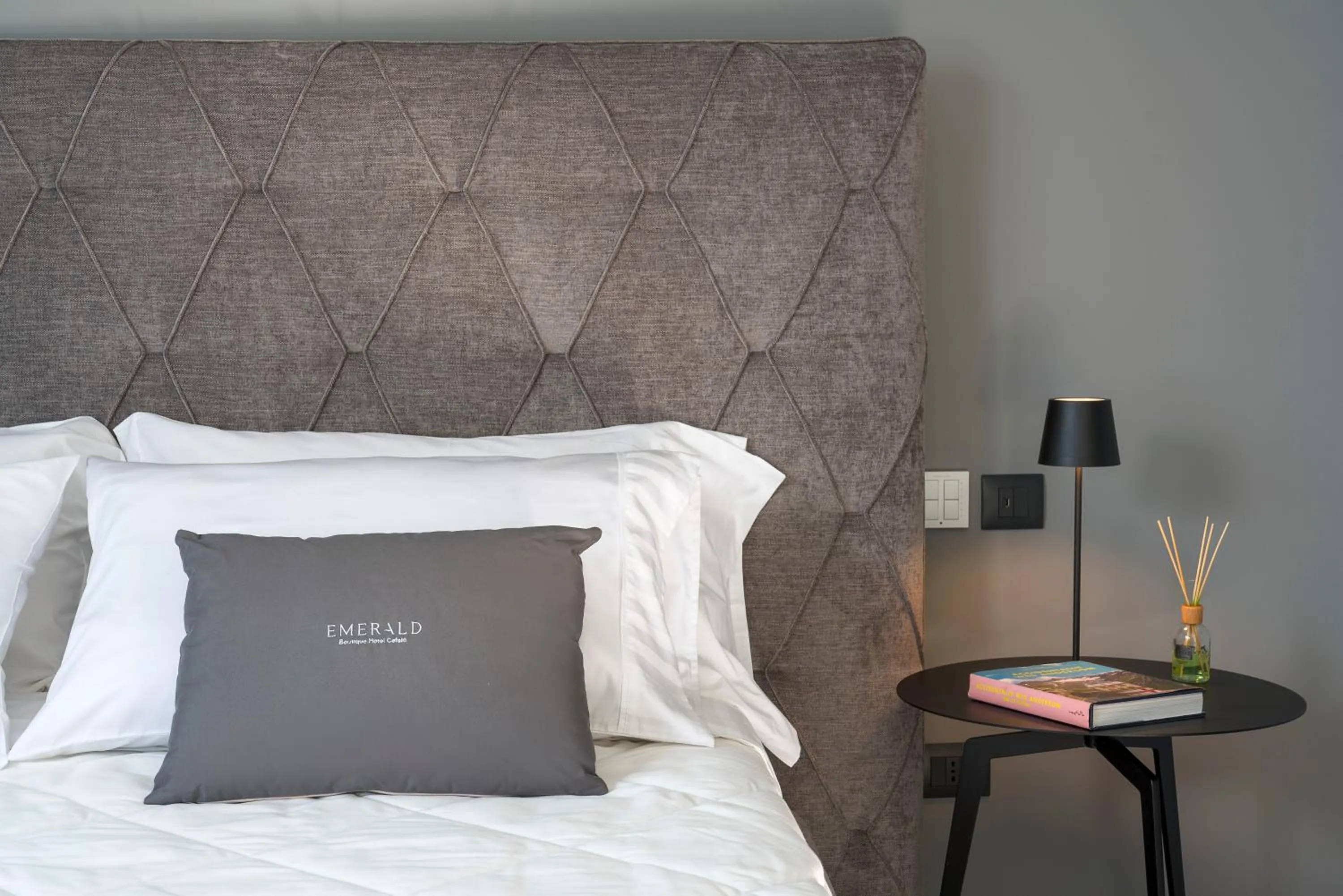 Bedroom, Bed in Emerald Hotel Residence Cefalù