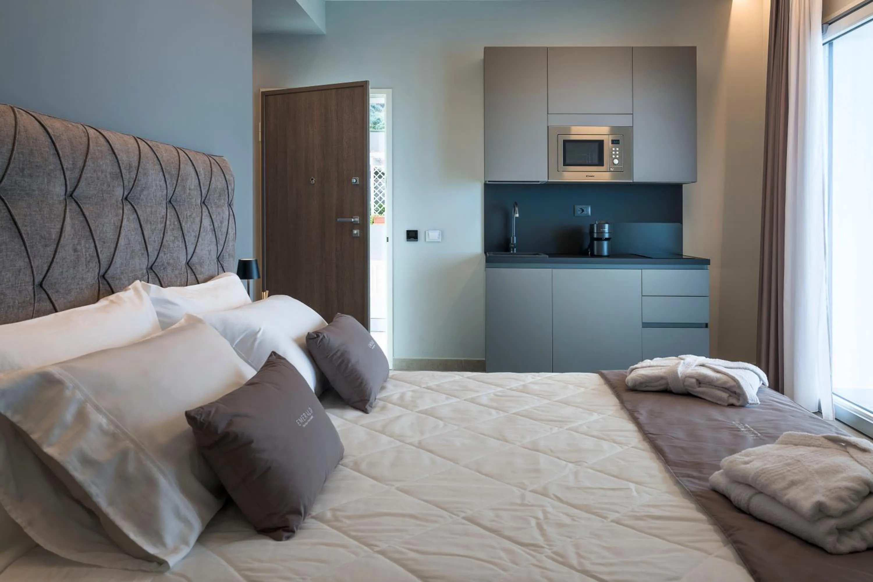 Bedroom, Bed in Emerald Hotel Residence Cefalù