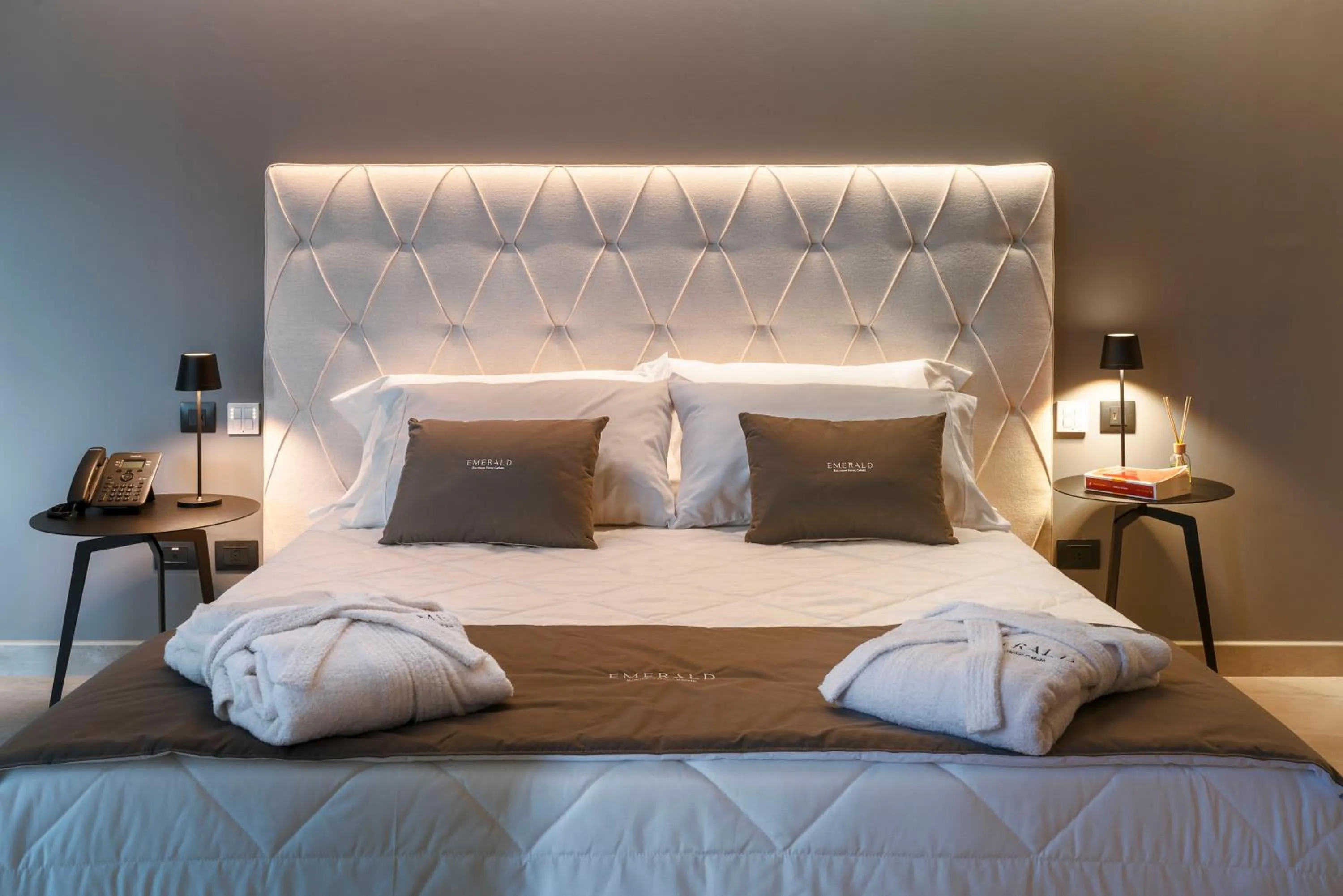 Bedroom, Bed in Emerald Hotel Residence Cefalù