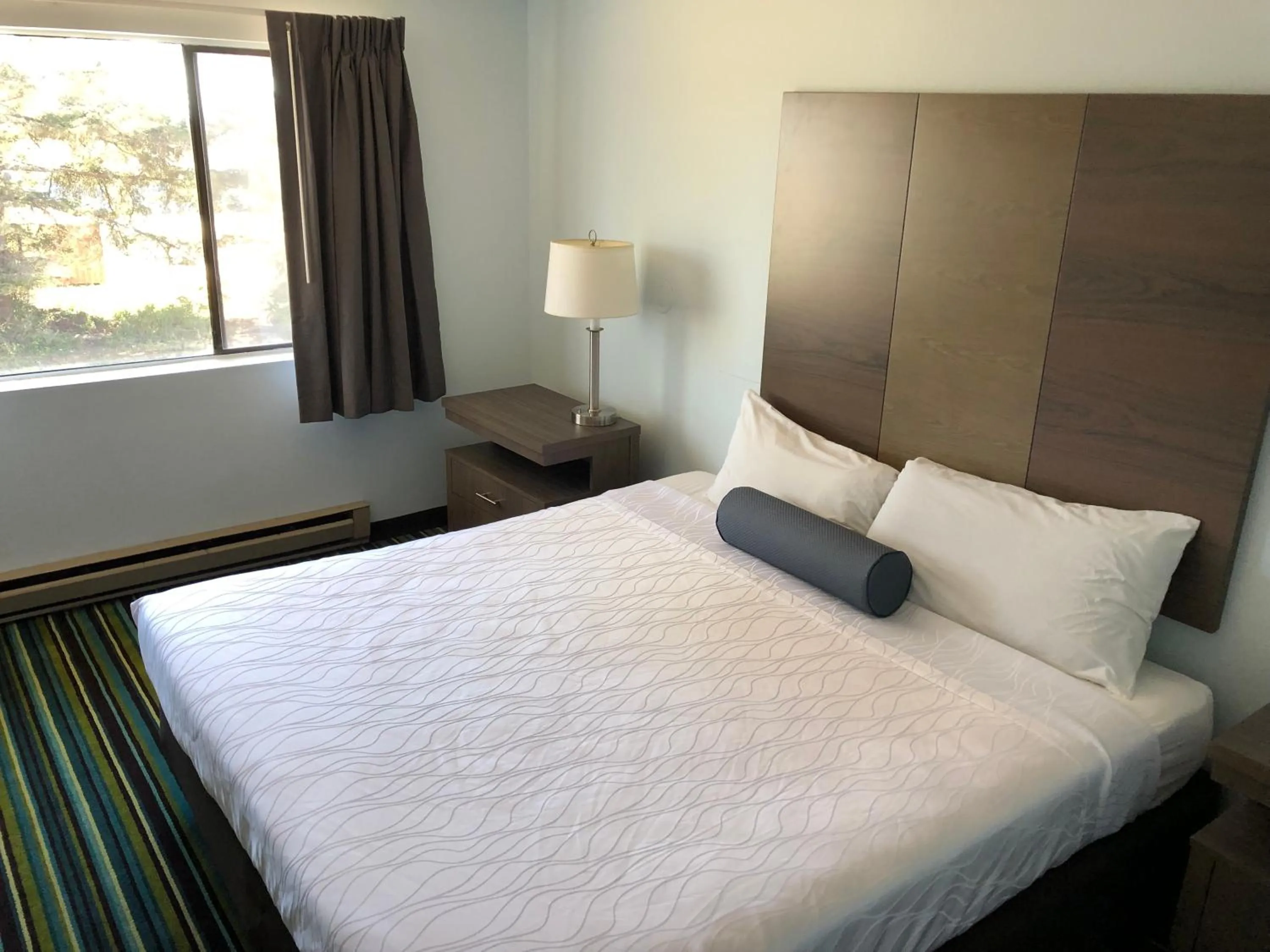 Bed in Brookings Inn Resort