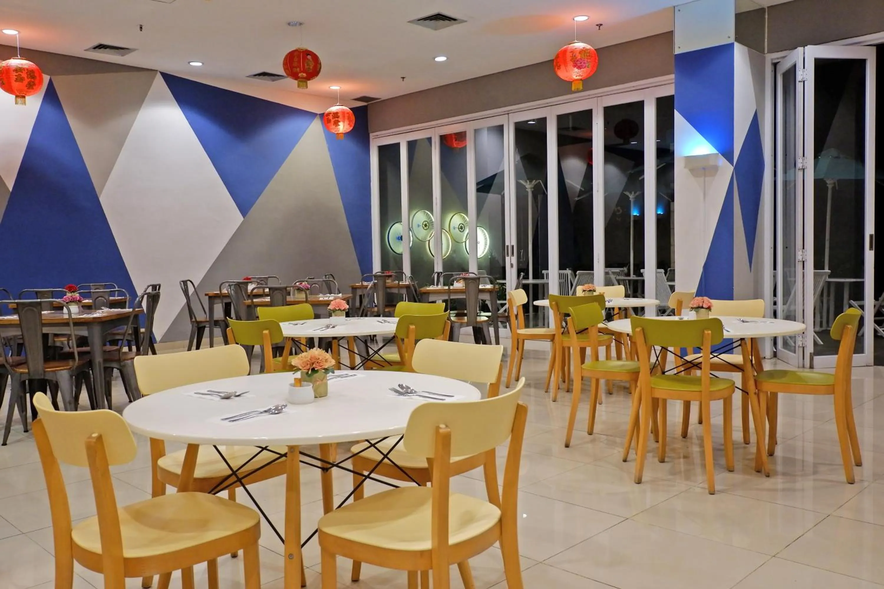 Restaurant/Places to Eat in ibis Budget Cikarang Festival