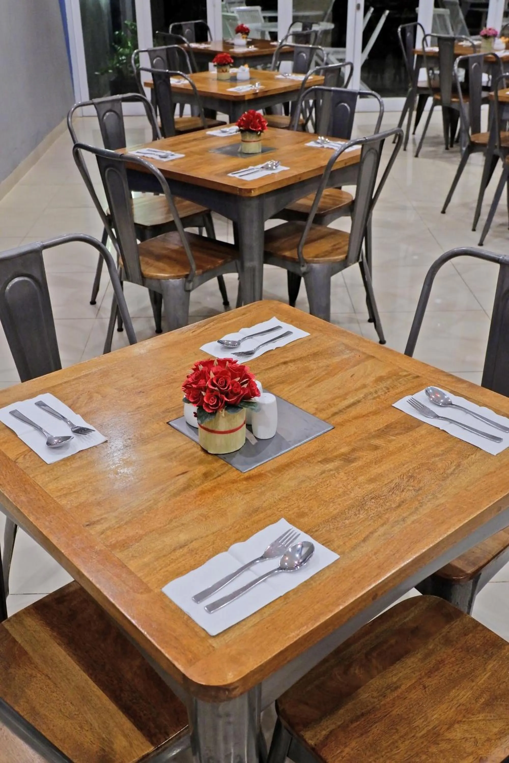 Restaurant/Places to Eat in ibis Budget Cikarang Festival