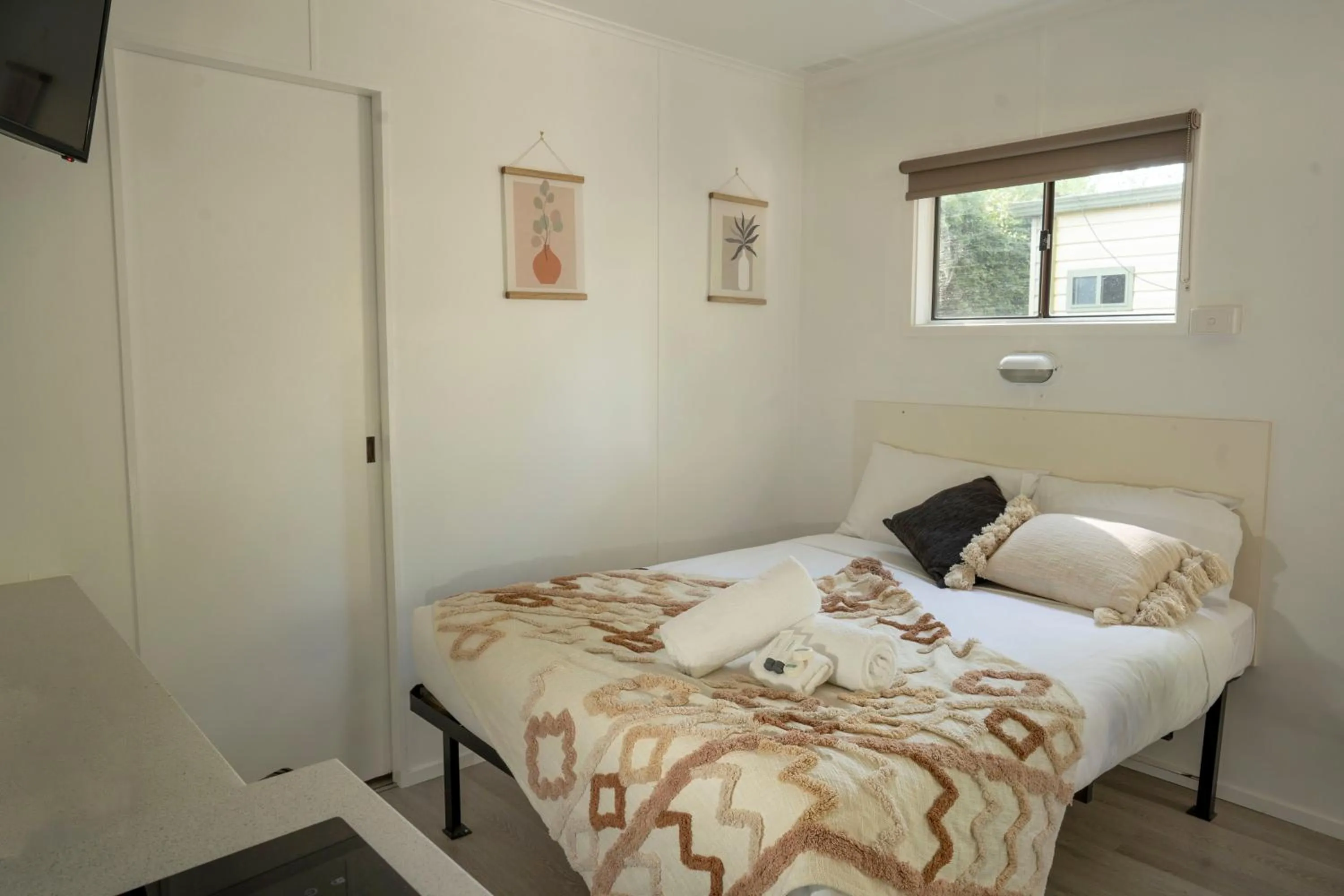Budget Ensuite Cabin - 5B in Tasman Holiday Parks - South Bright