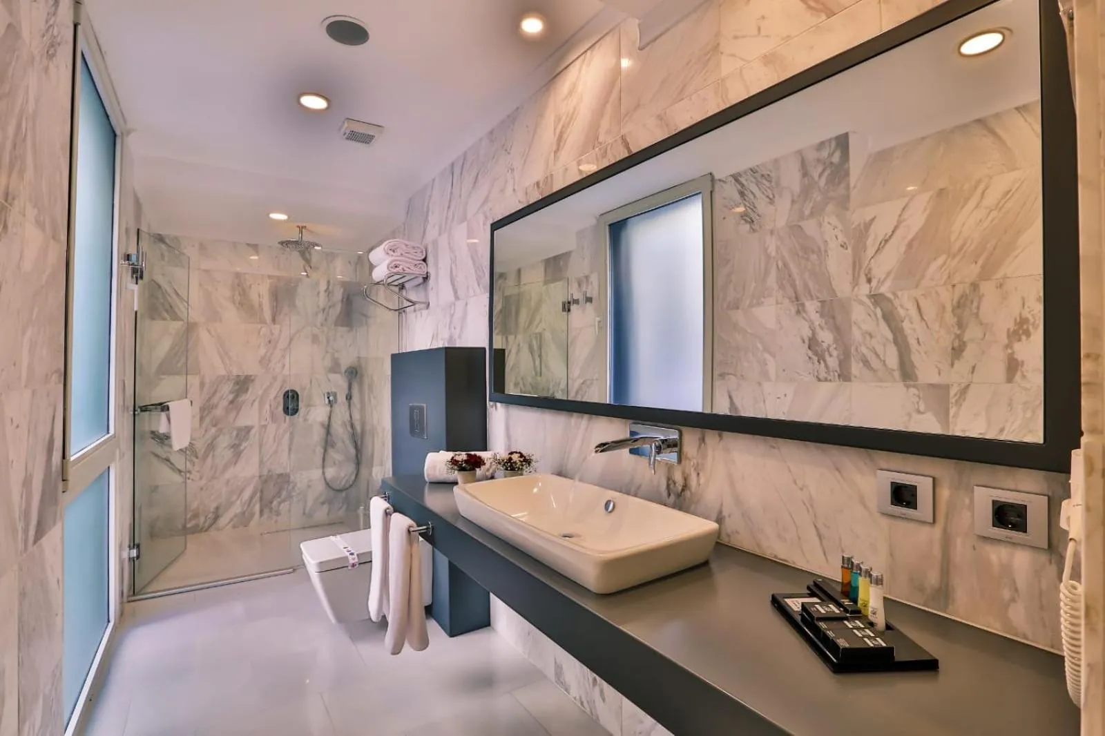 Shower in Business Life Hotel & Spa Şişli