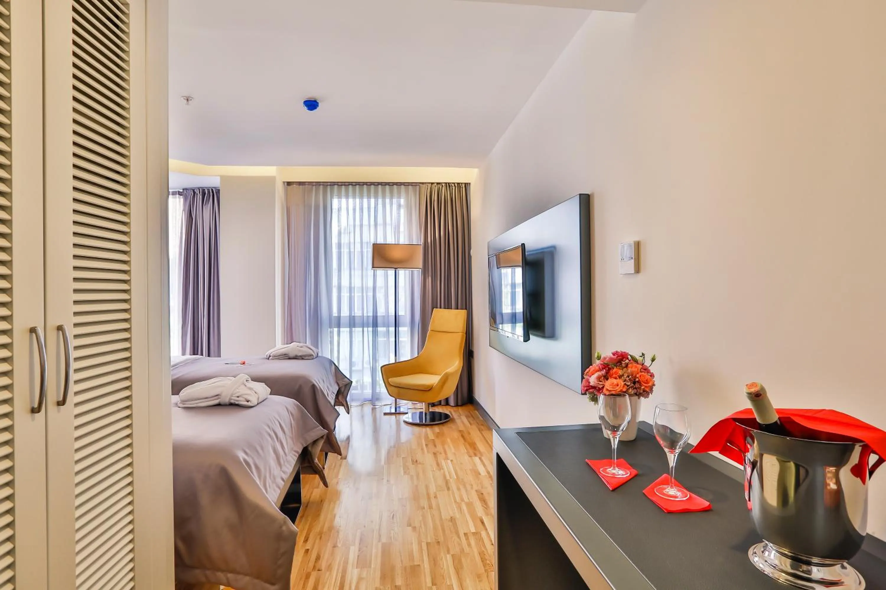 Photo of the whole room, Bed in Business Life Hotel & Spa Şişli
