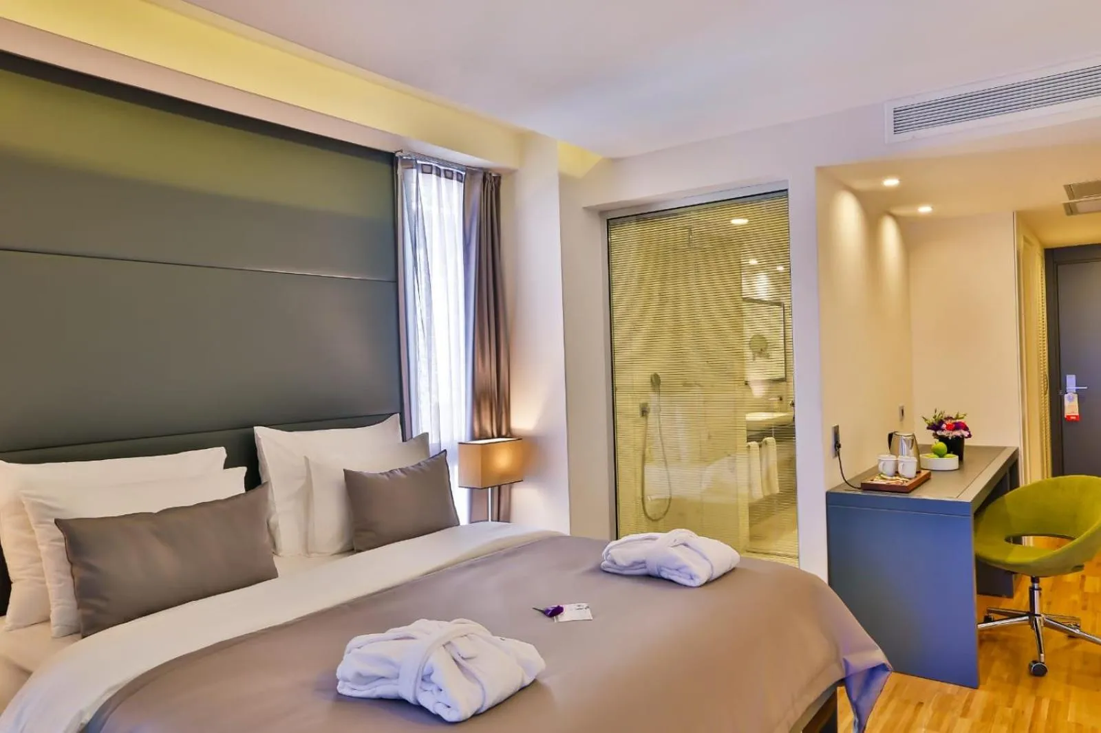 Photo of the whole room, Bed in Business Life Hotel & Spa Şişli