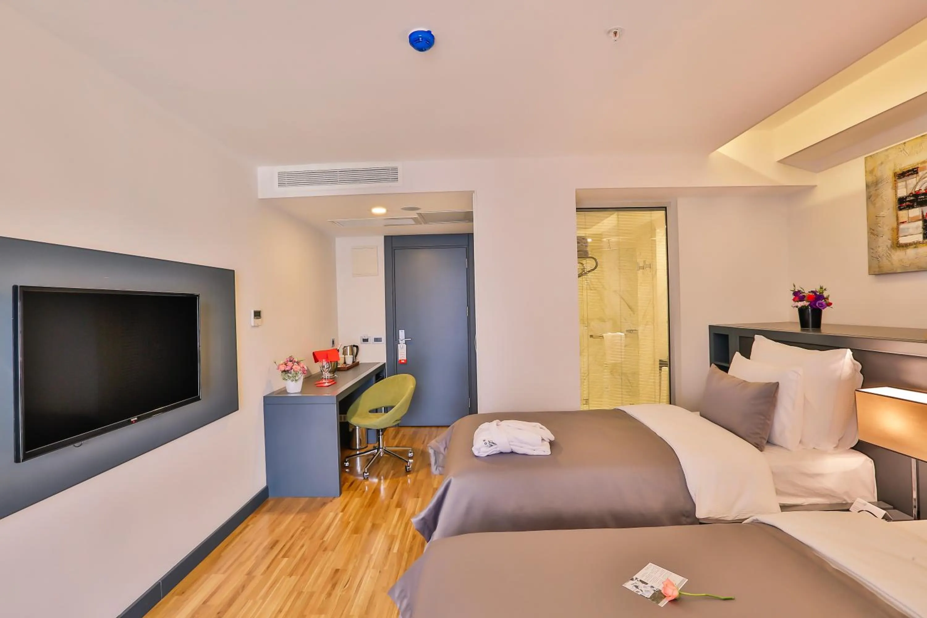 Photo of the whole room, Bed in Business Life Hotel & Spa Şişli