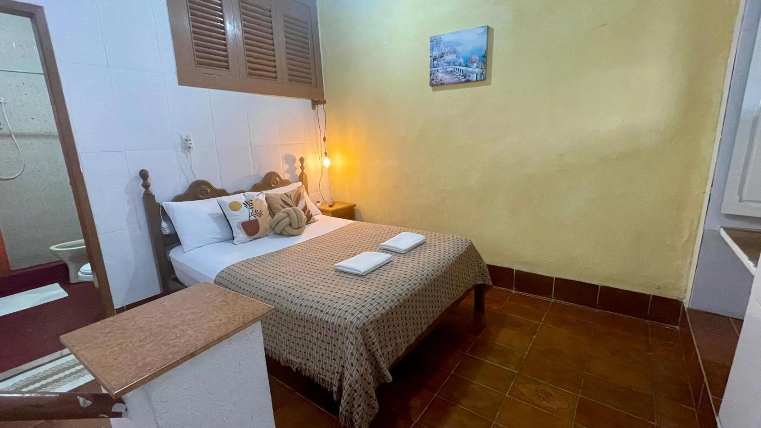 Photo of the whole room, Bed in Panorama Inn