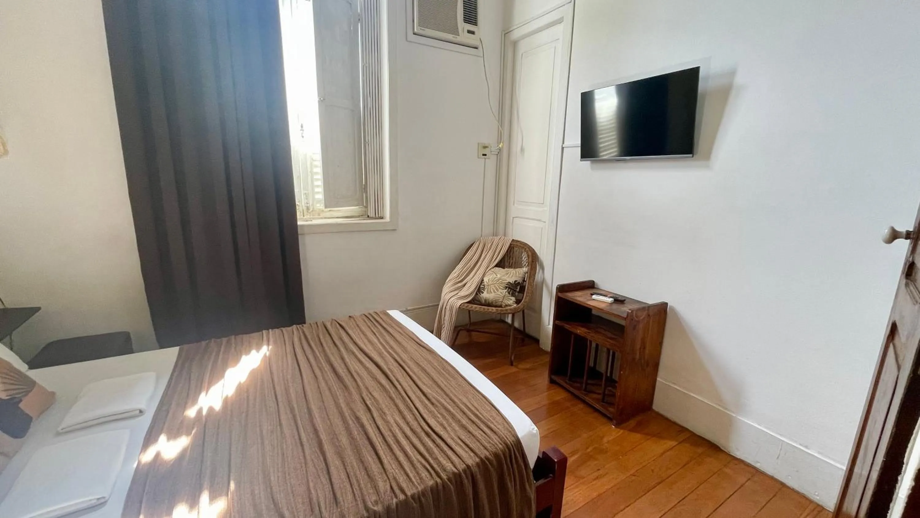 Photo of the whole room, Bed in Panorama Inn