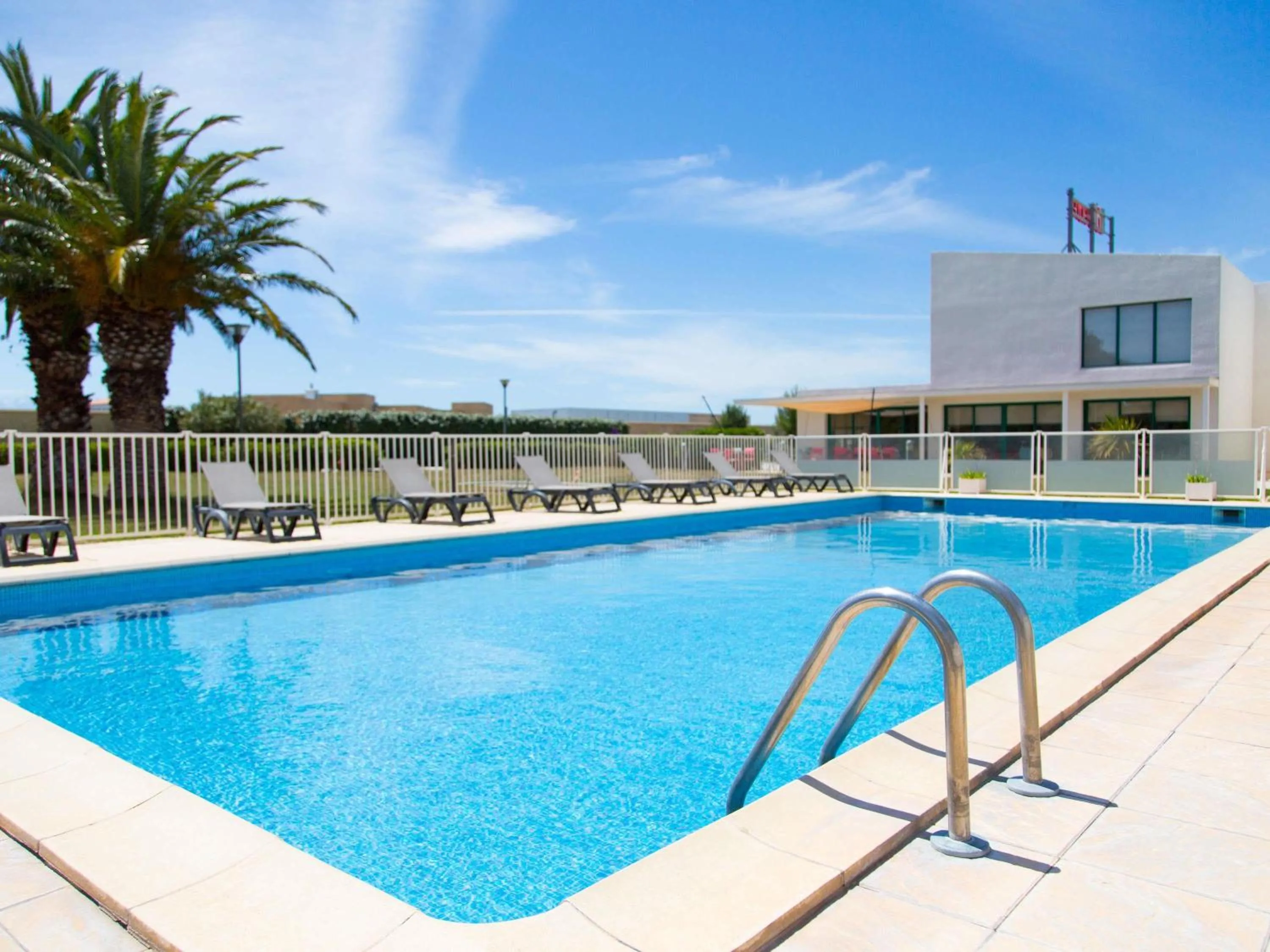 Pool view in ibis Perpignan Nord Rivesaltes