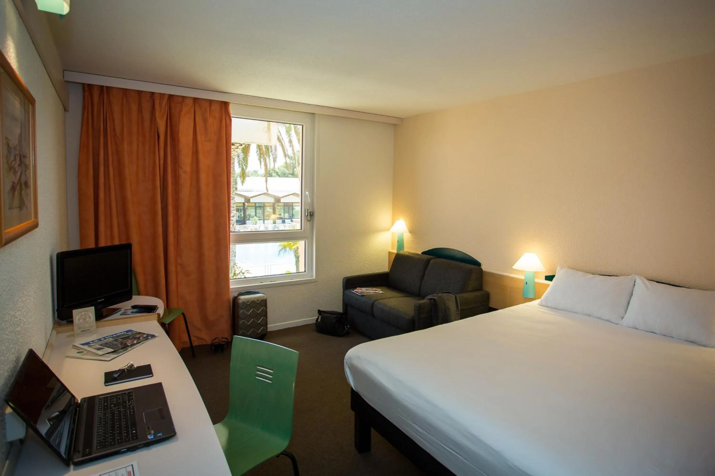 Photo of the whole room, Bed in ibis Perpignan Nord Rivesaltes