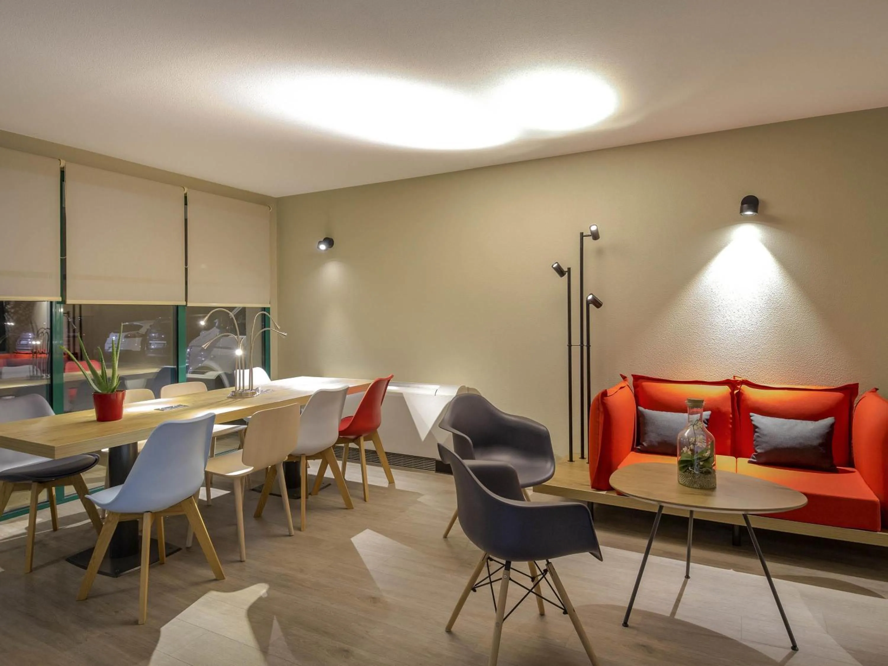 Lounge or bar in ibis Perpignan Nord Rivesaltes