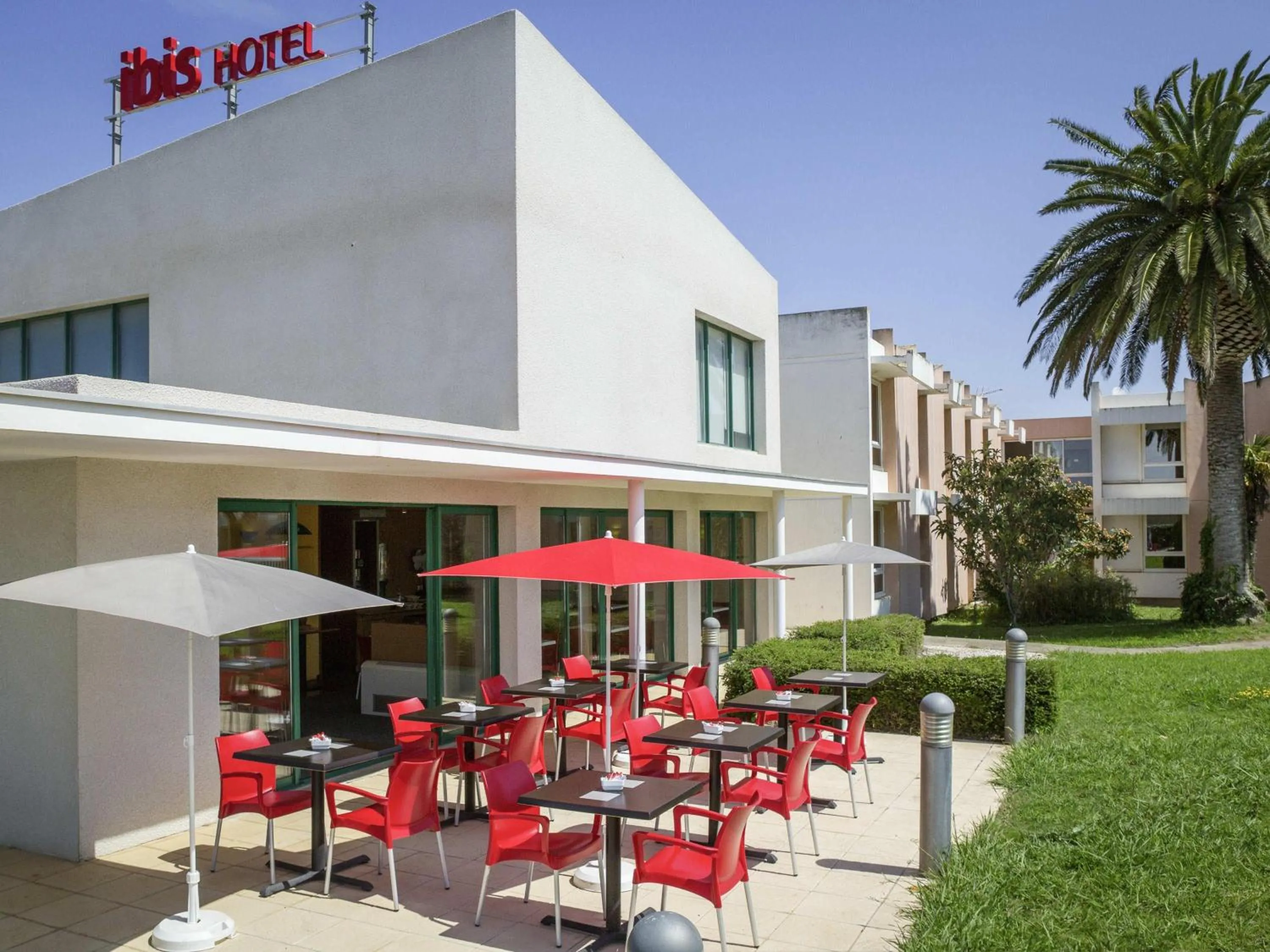 Lounge or bar in ibis Perpignan Nord Rivesaltes