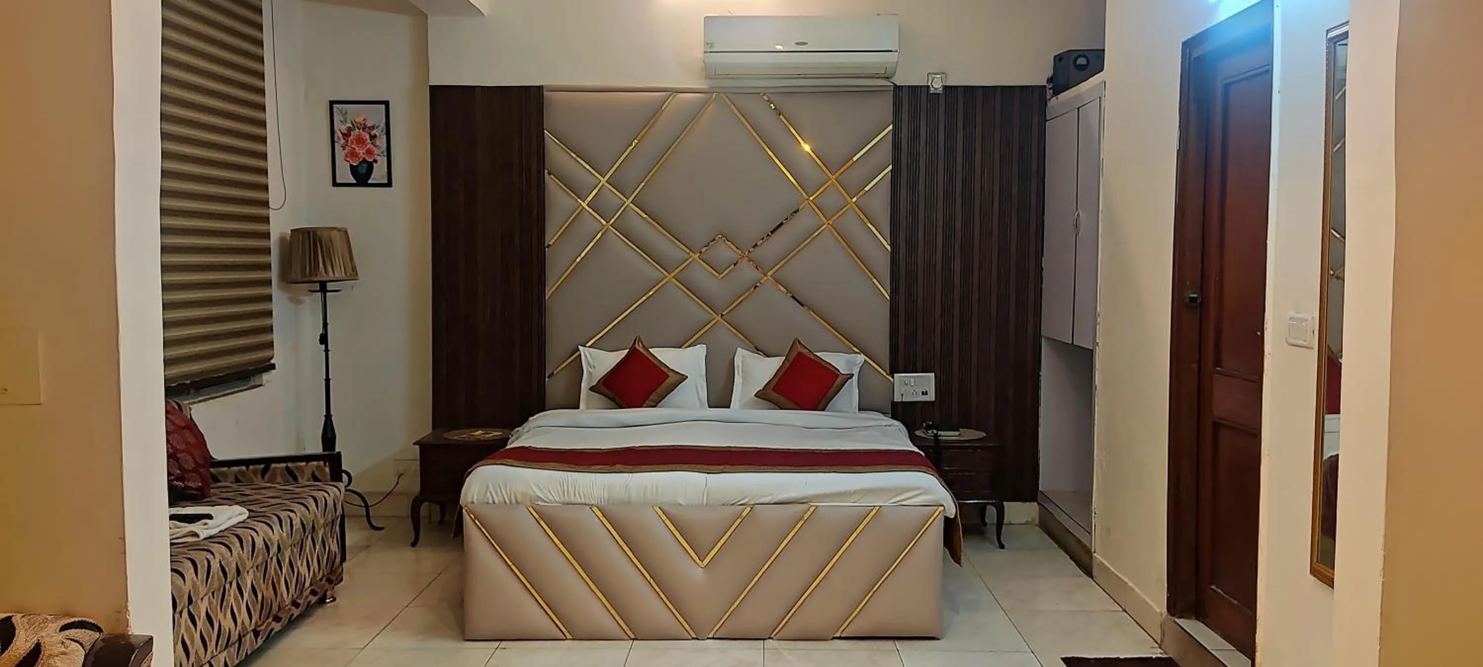 Bed in Hotel Swisston Palace