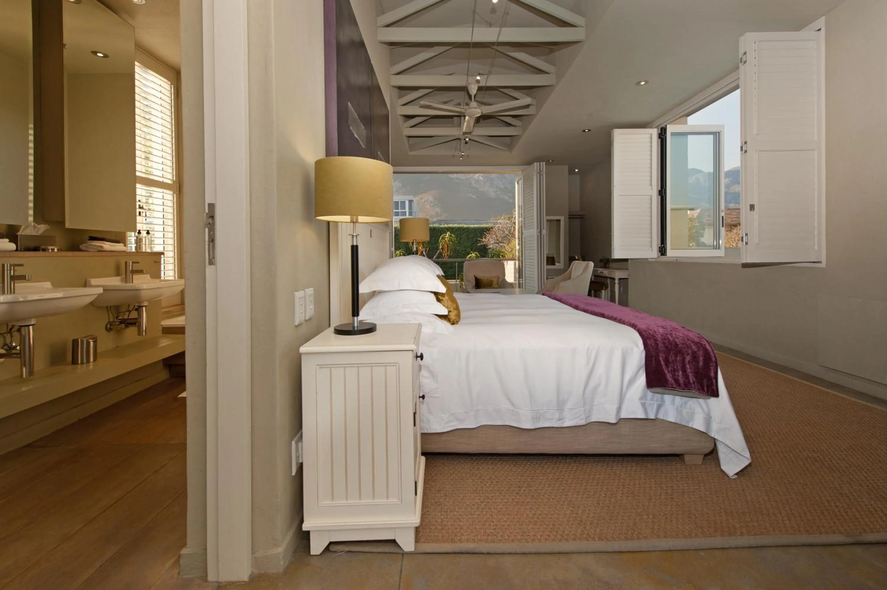 Bathroom, Bed in Mosselberg on Grotto Beach