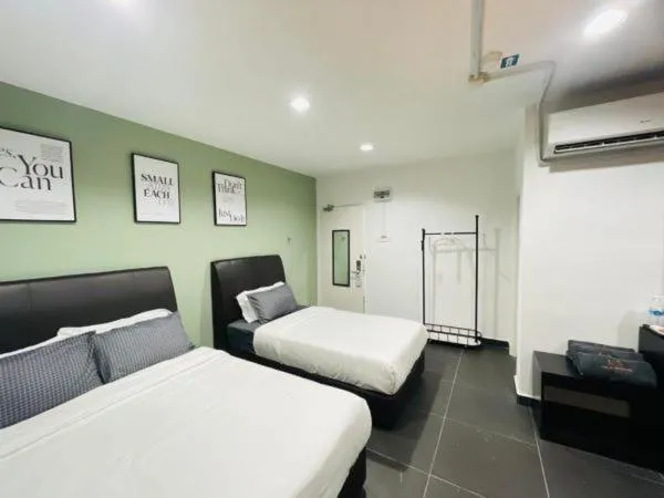 Bed in Halo Rooms Hotel