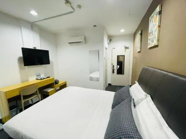 Bed in Halo Rooms Hotel