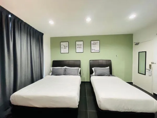 Bed in Halo Rooms Hotel