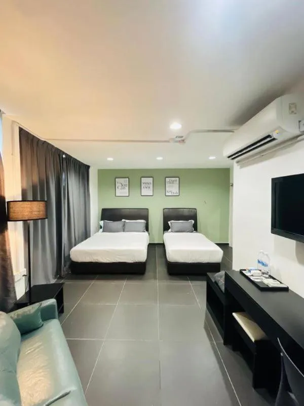 Bed in Halo Rooms Hotel