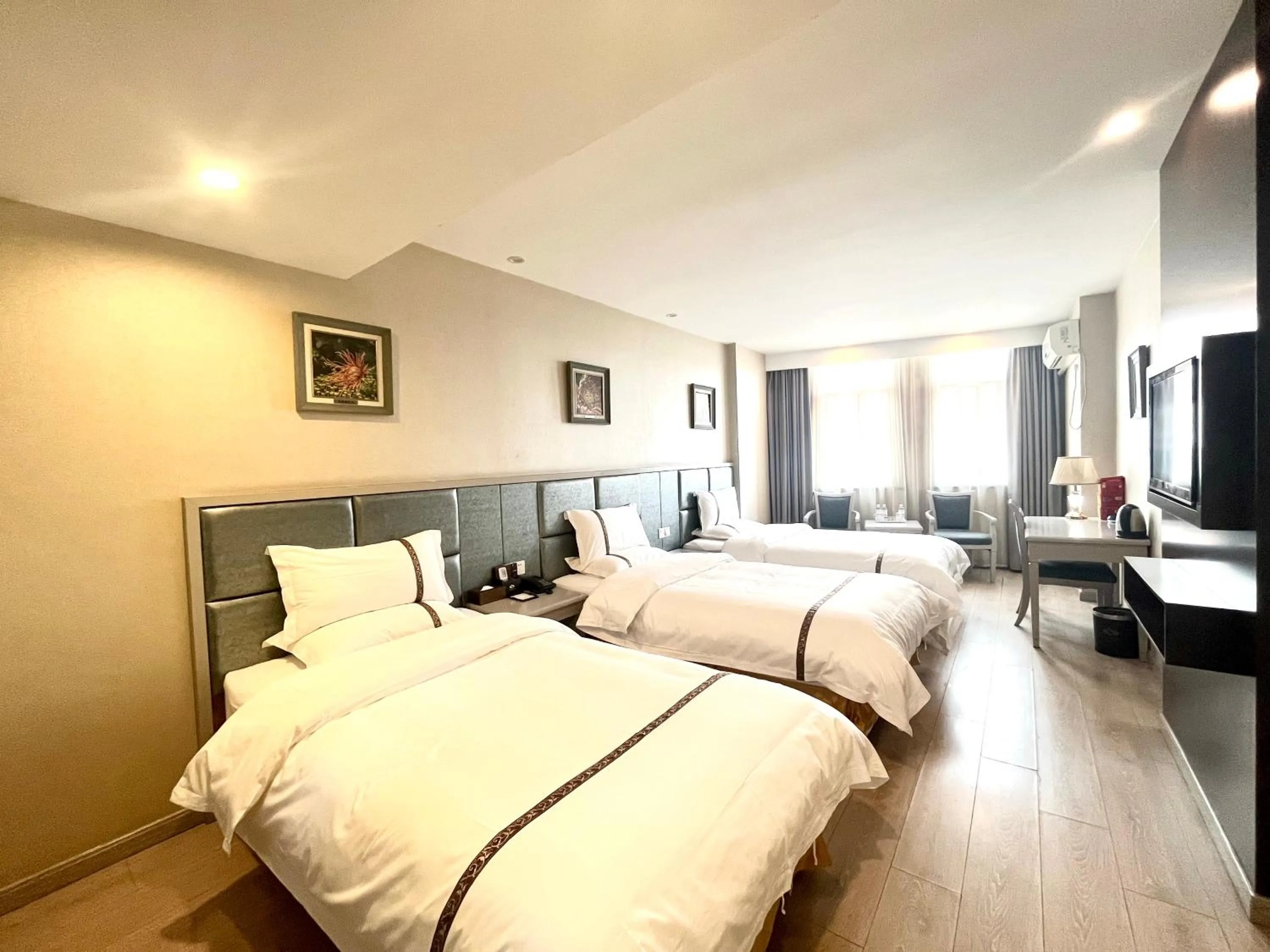 Communal lounge/ TV room, Bed in Tianshui Times Hotel Zhangjiagang