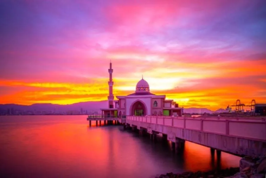 Quint Residence, Georgetown - Rustic Heritage Guesthouse by ALV