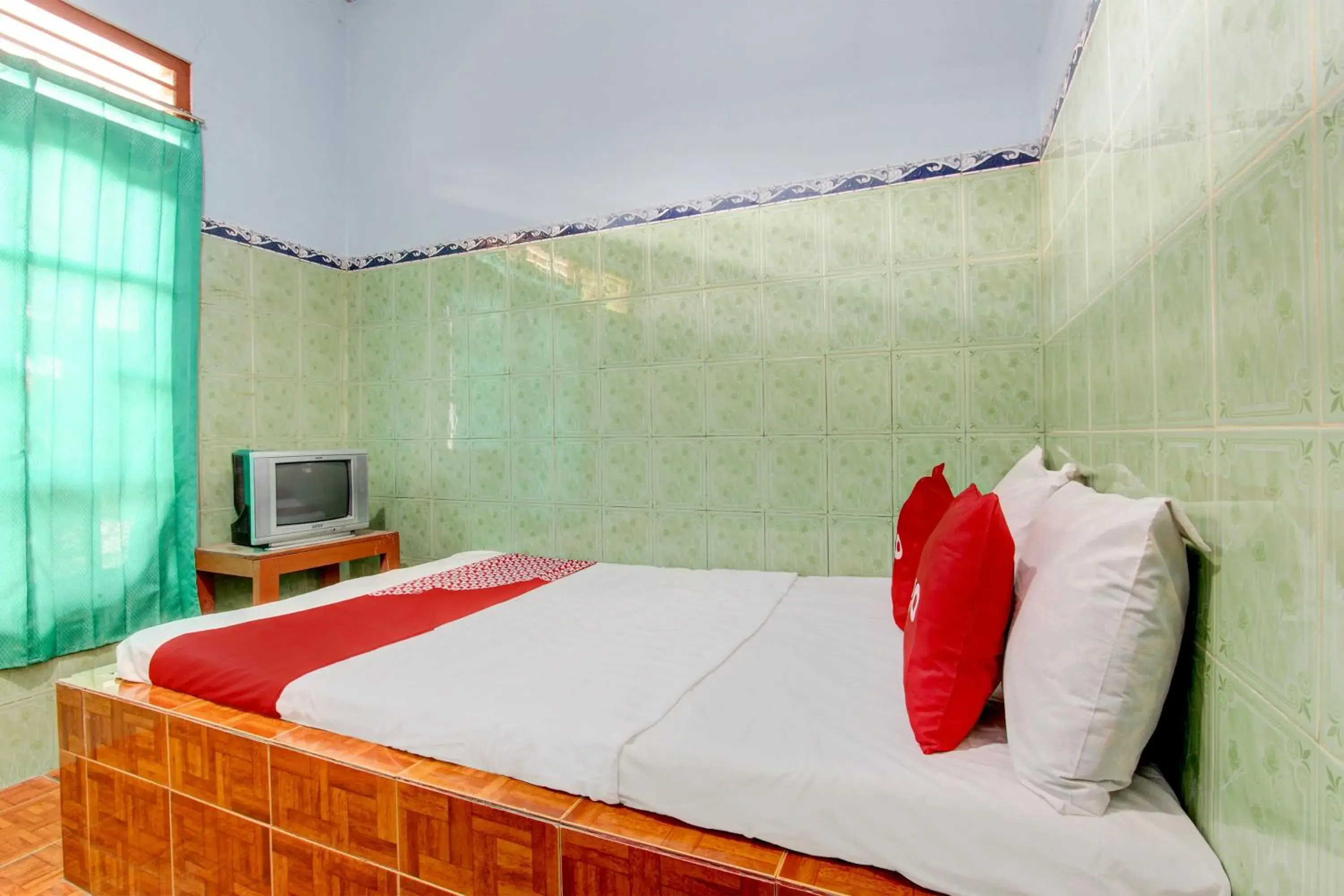 Economy Double Room in Hotel O Pondok Wisata Kurniawan 2NearWonogondang Camp ( Bumi Perkemahan Wonogondang ) Economy Double Room in Hotel O Pondok Wisata Kurniawan 2NearWonogondang Camp ( Bumi Perkemahan Wonogondang )